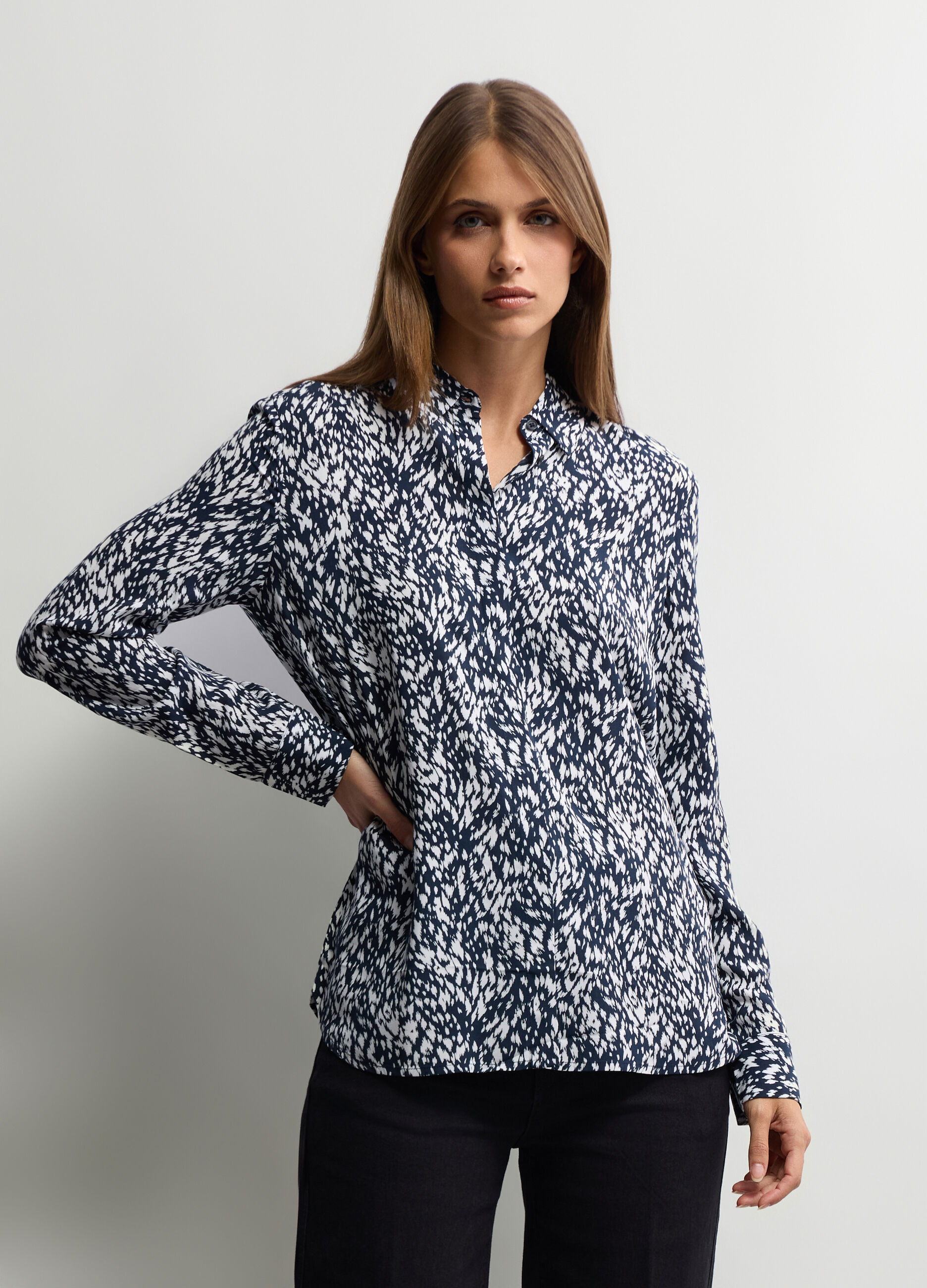 Camicia Fit Regular con colletto alla francese in pura viscosa donna_0