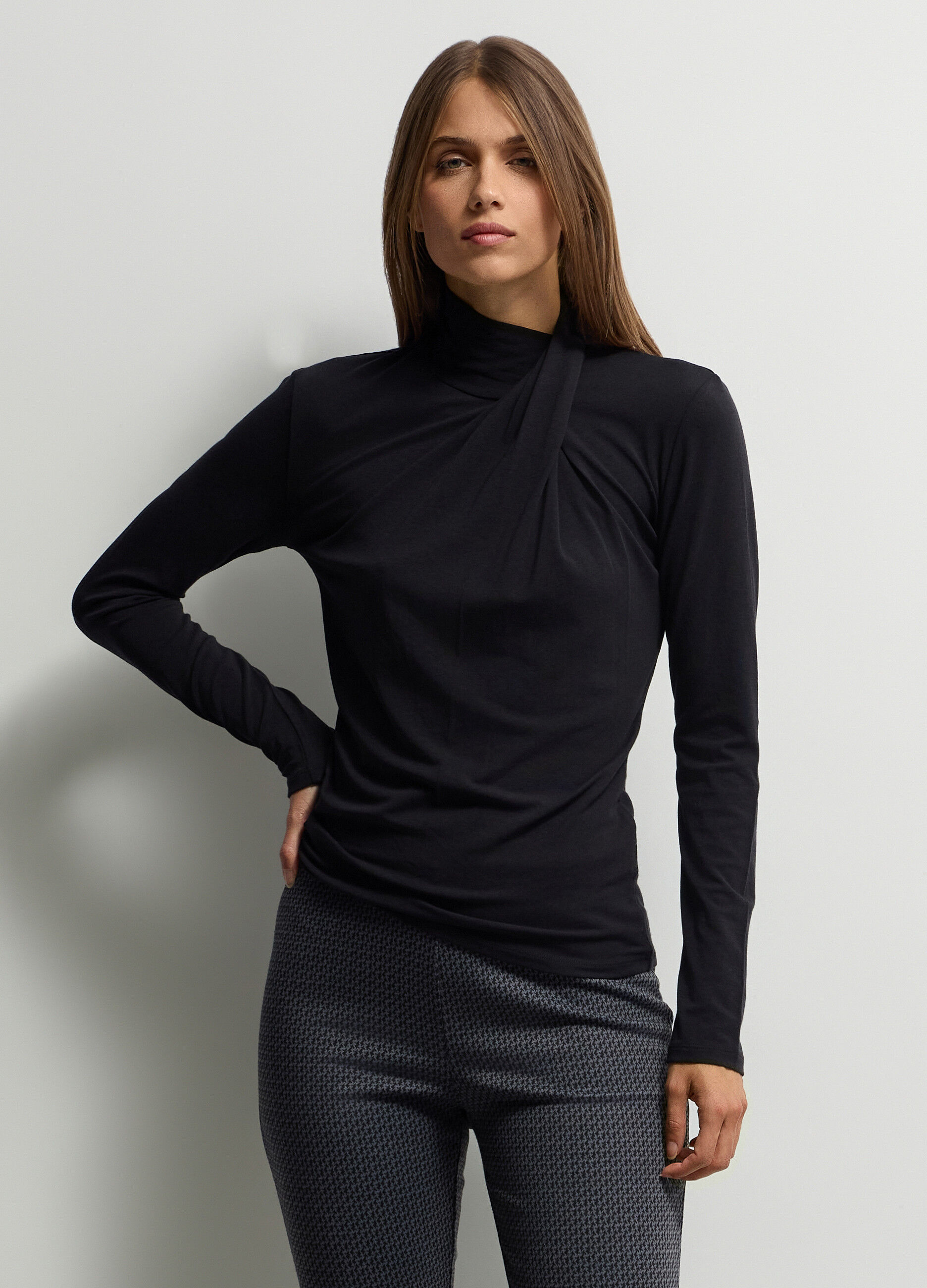 T-shirt con collo alto incrociato Slim Fit donna_0