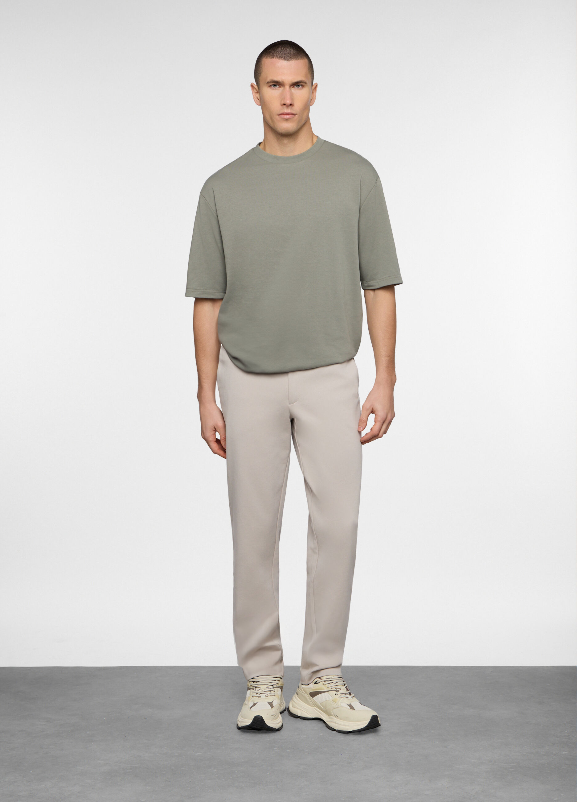Pantaloni chino in interlock stretch uomo_0
