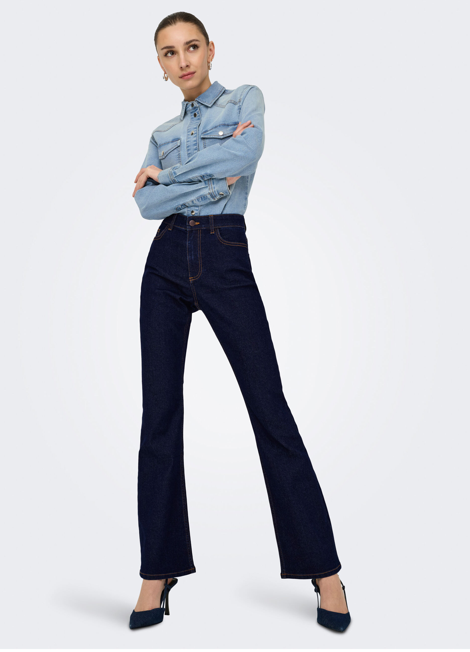 Pantaloni flare fit in denim donna_3
