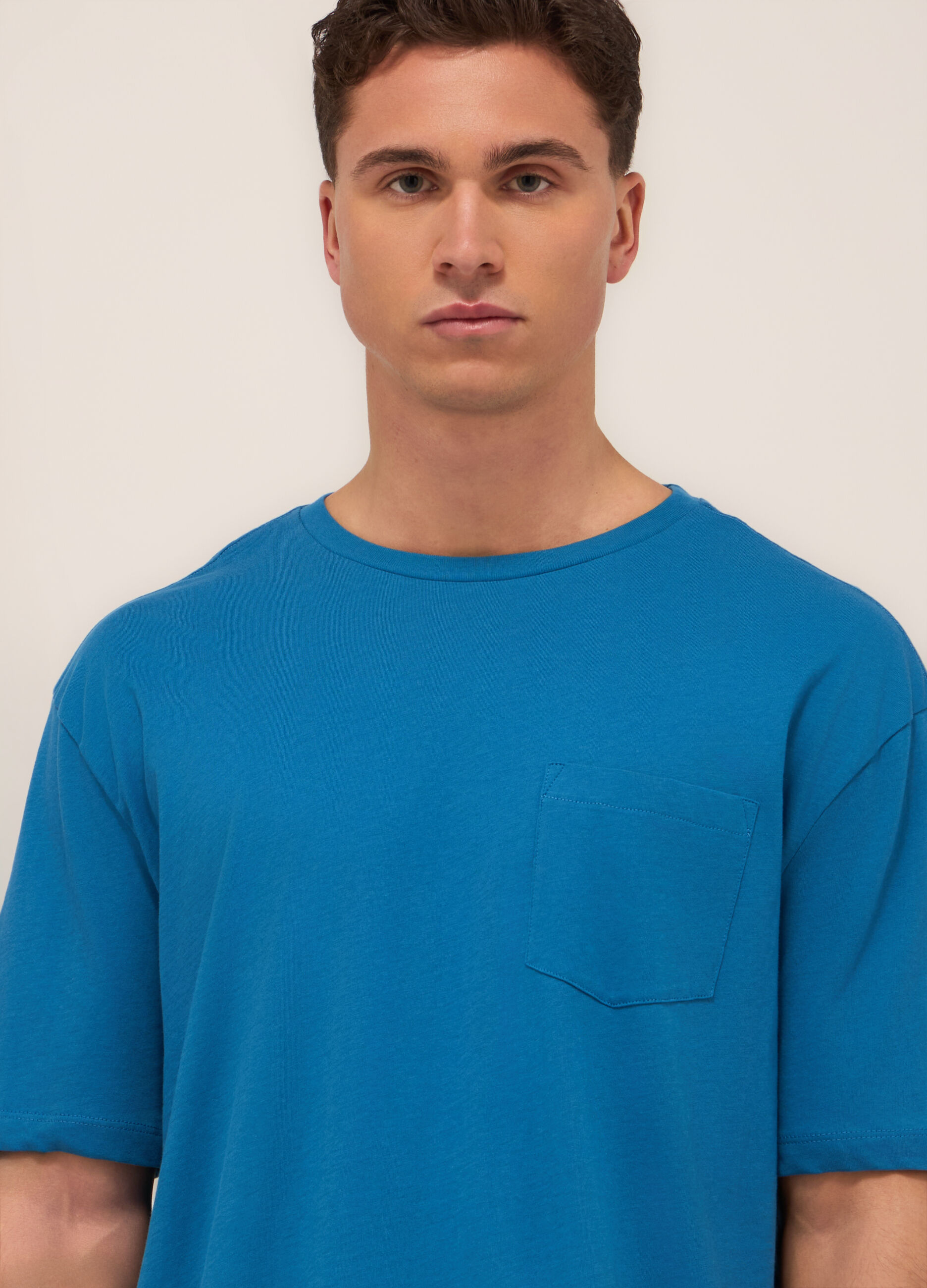 T-shirt in jersey di cotone con taschino uomo_2