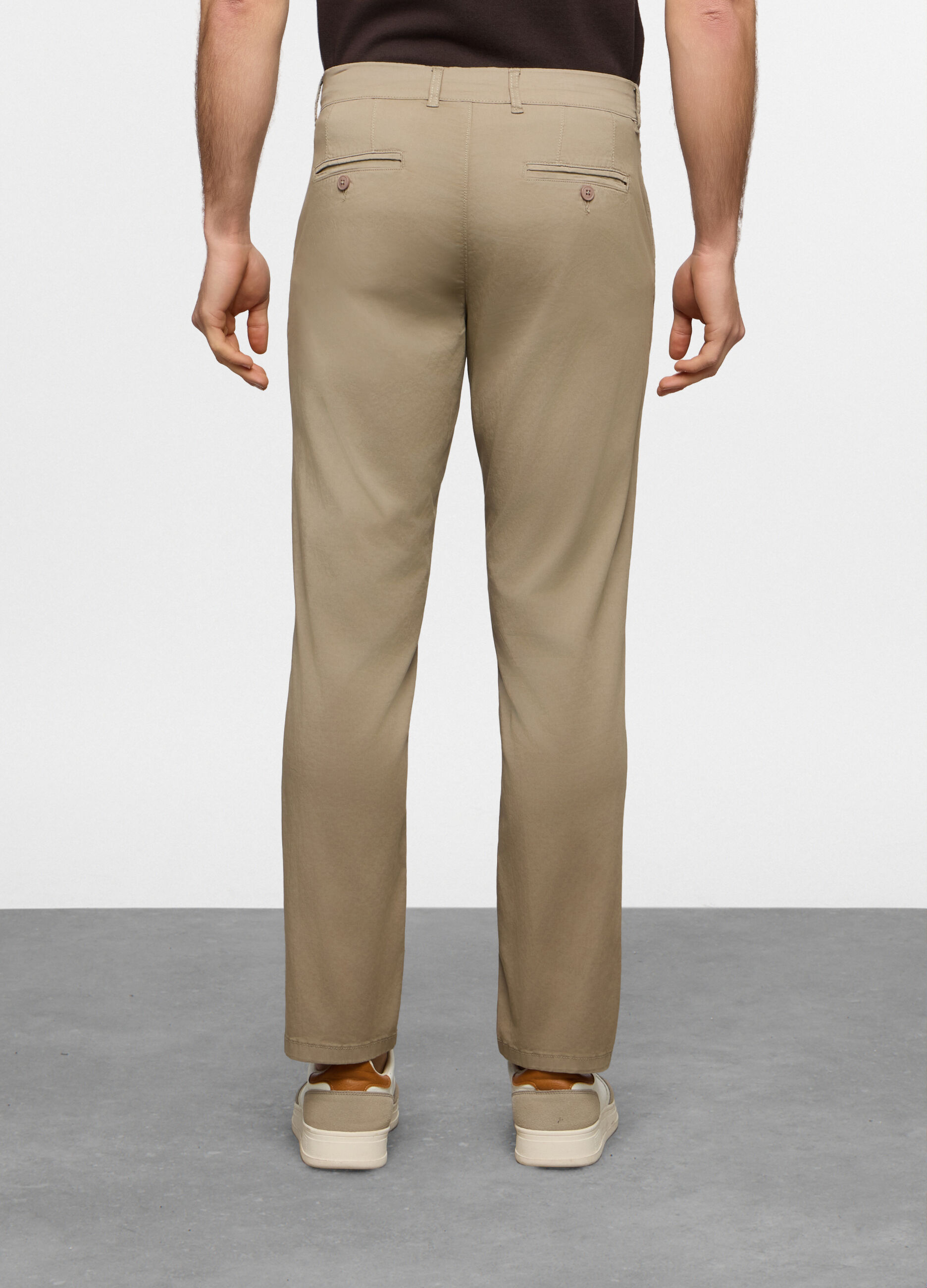 Pantaloni chino slim fit in cotone stretch uomo_1