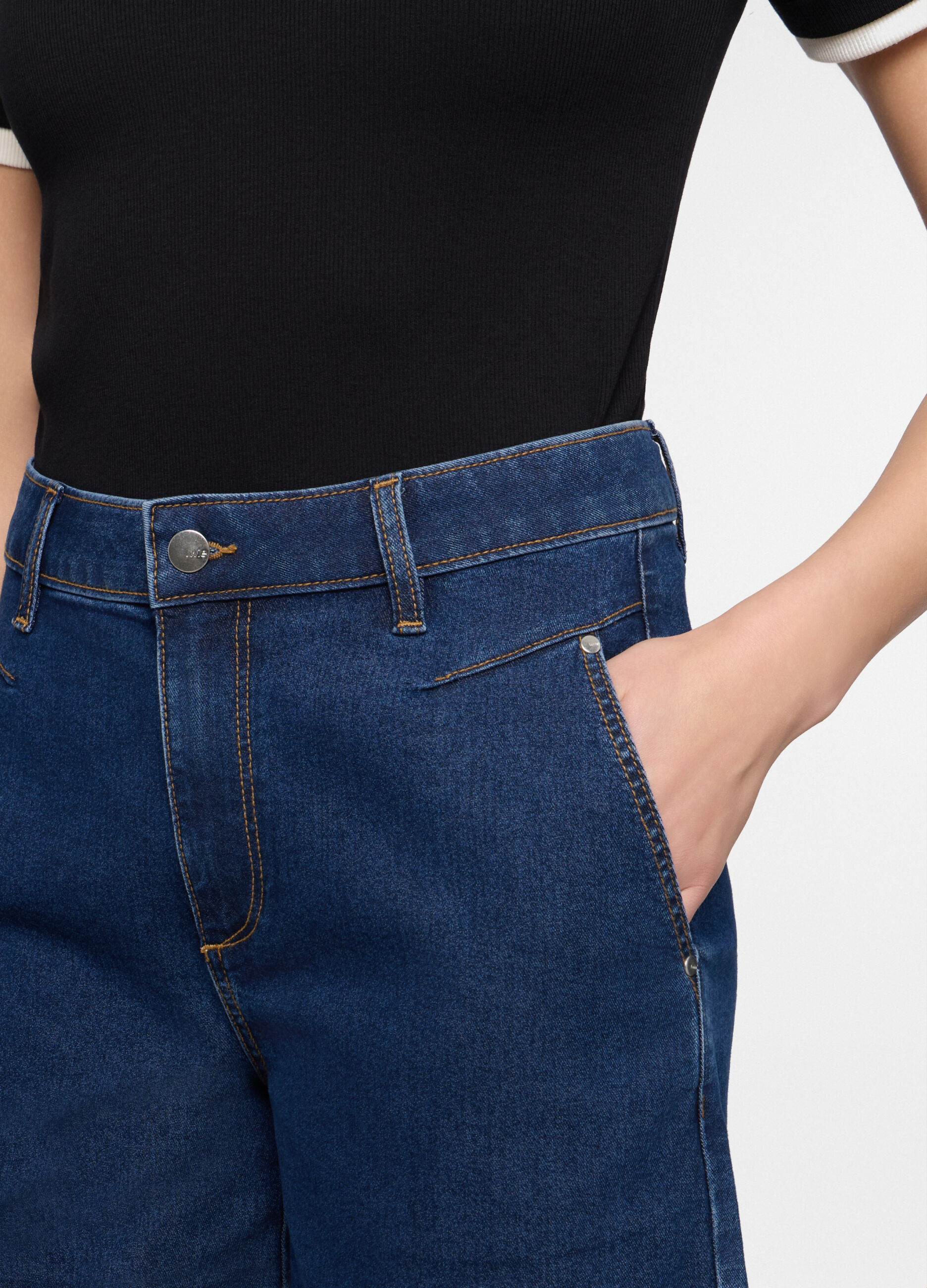 Short fit Straight con fondo risvoltato in cotone stretch donna_2