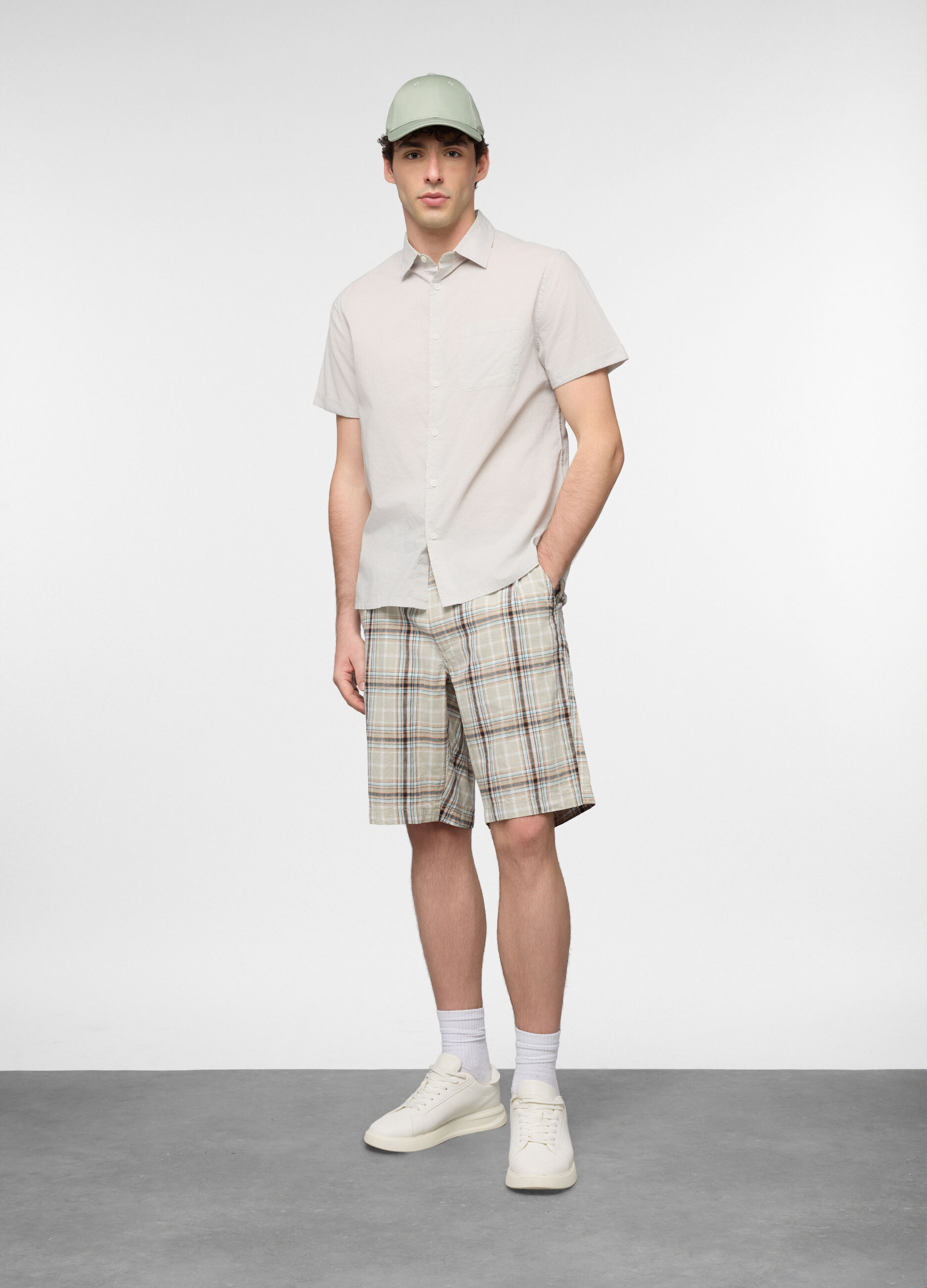 Bermuda relaxed fit in misto cotone e lino uomo_0