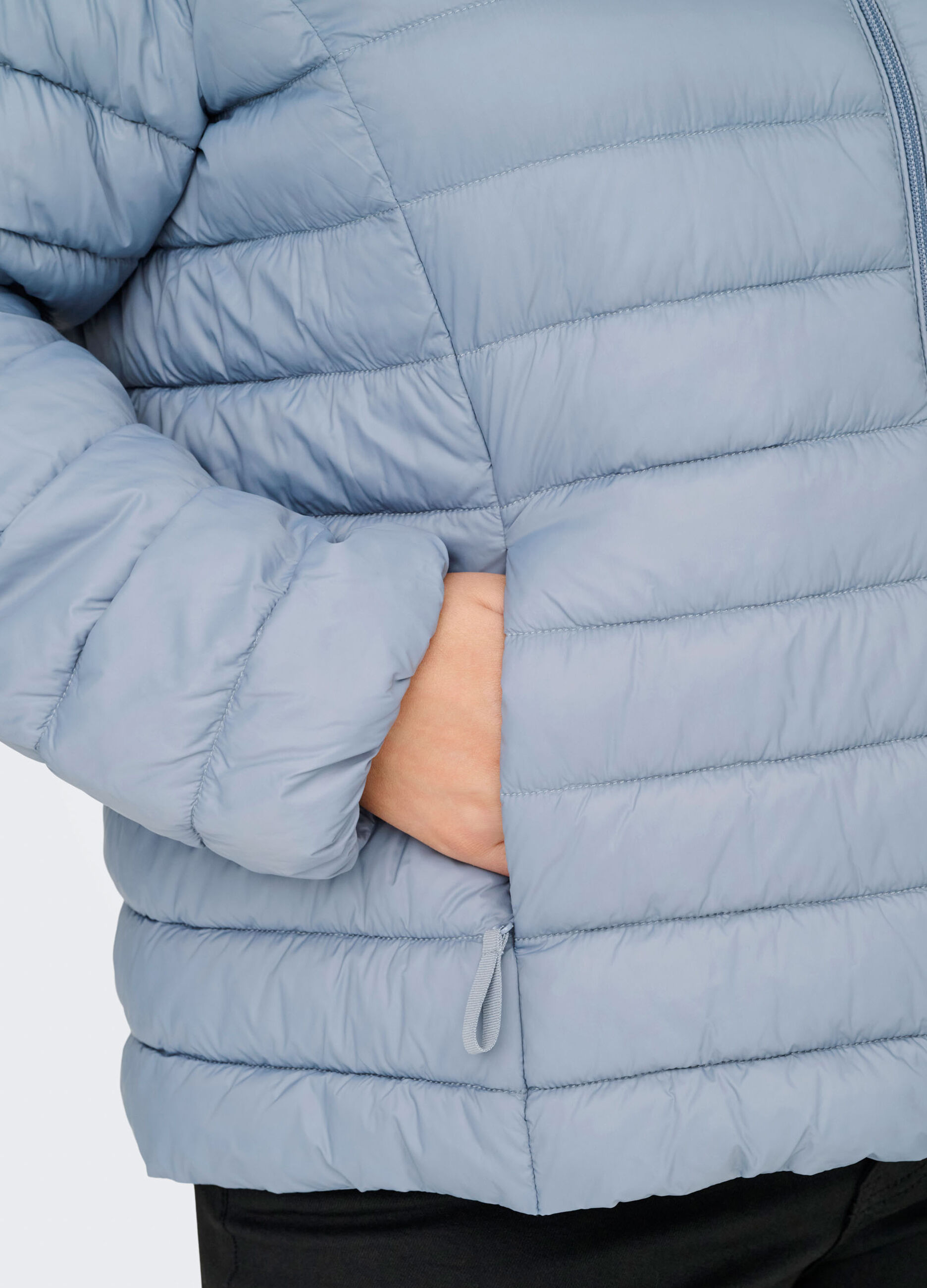 Piumino a collo alto_4