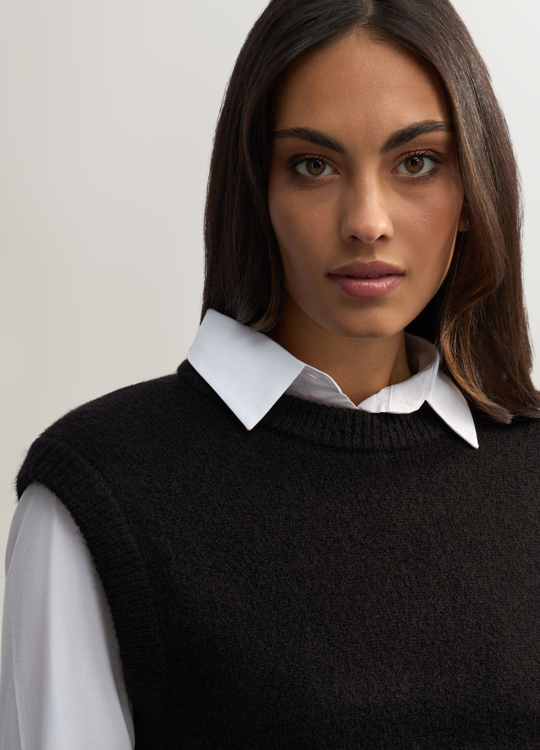 Gilet girocollo in maglia rasata donna_2