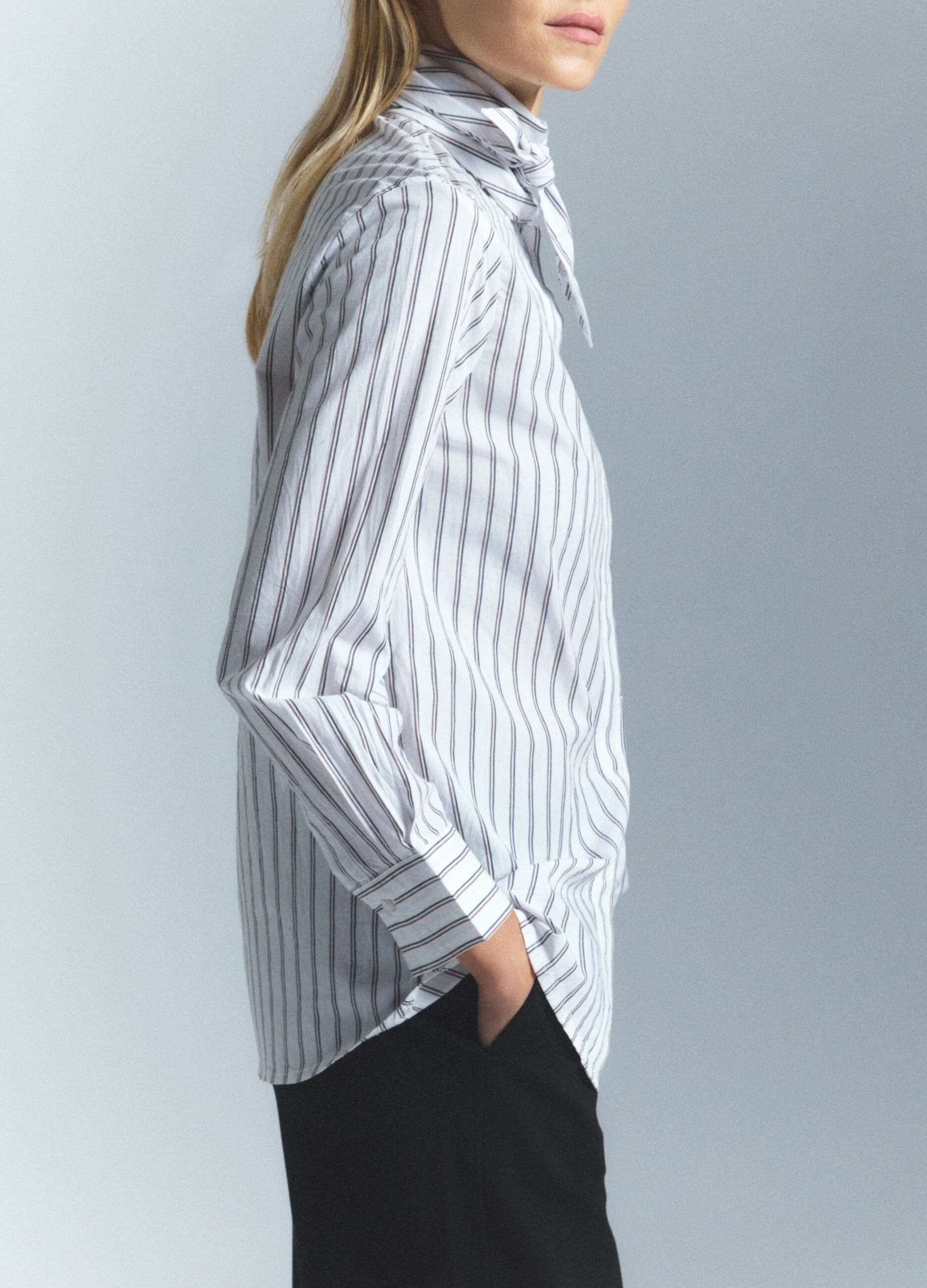 Pullover con scollo a V rasato misto cashmere donna_2