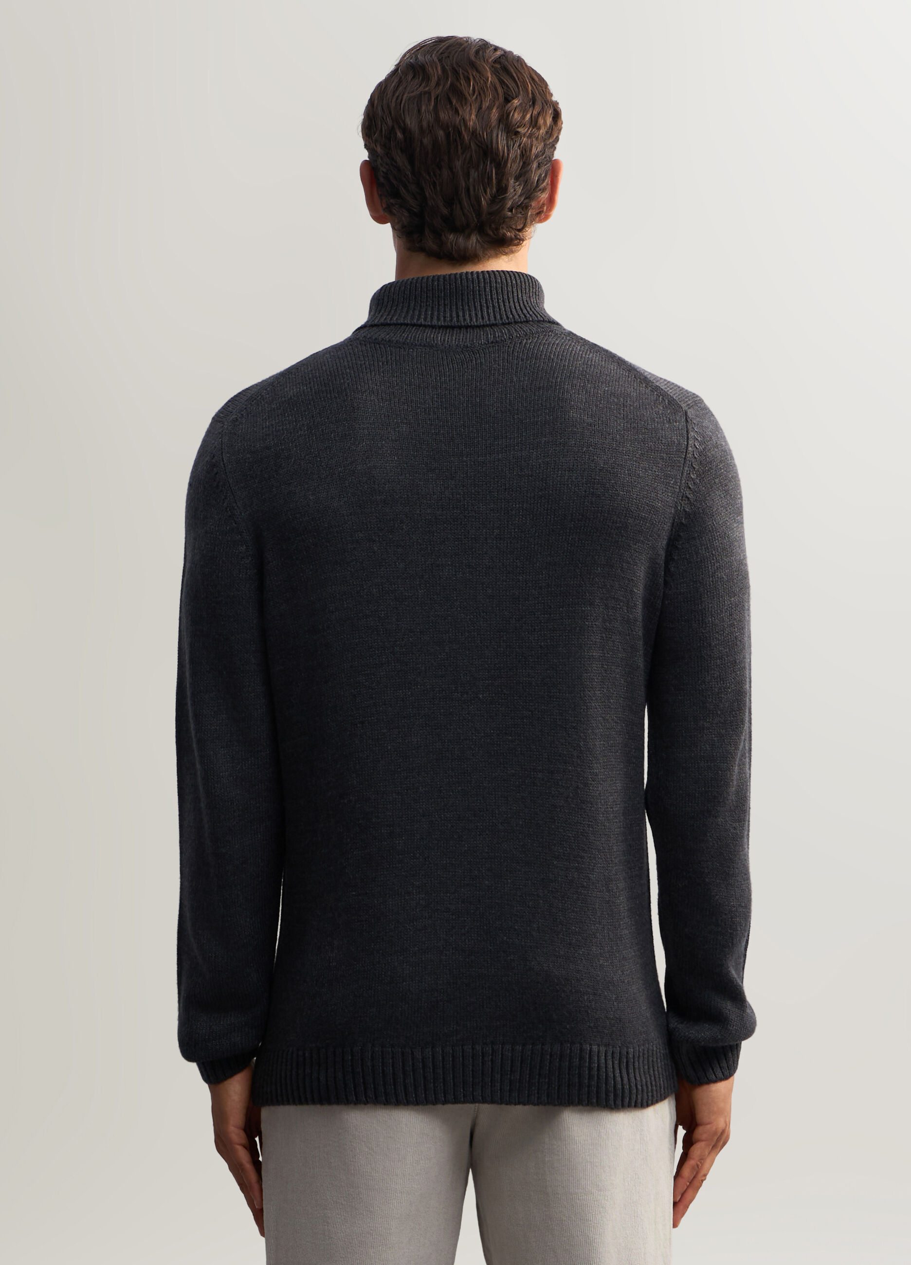 Maglione collo alto a maglia rasata uomo_1