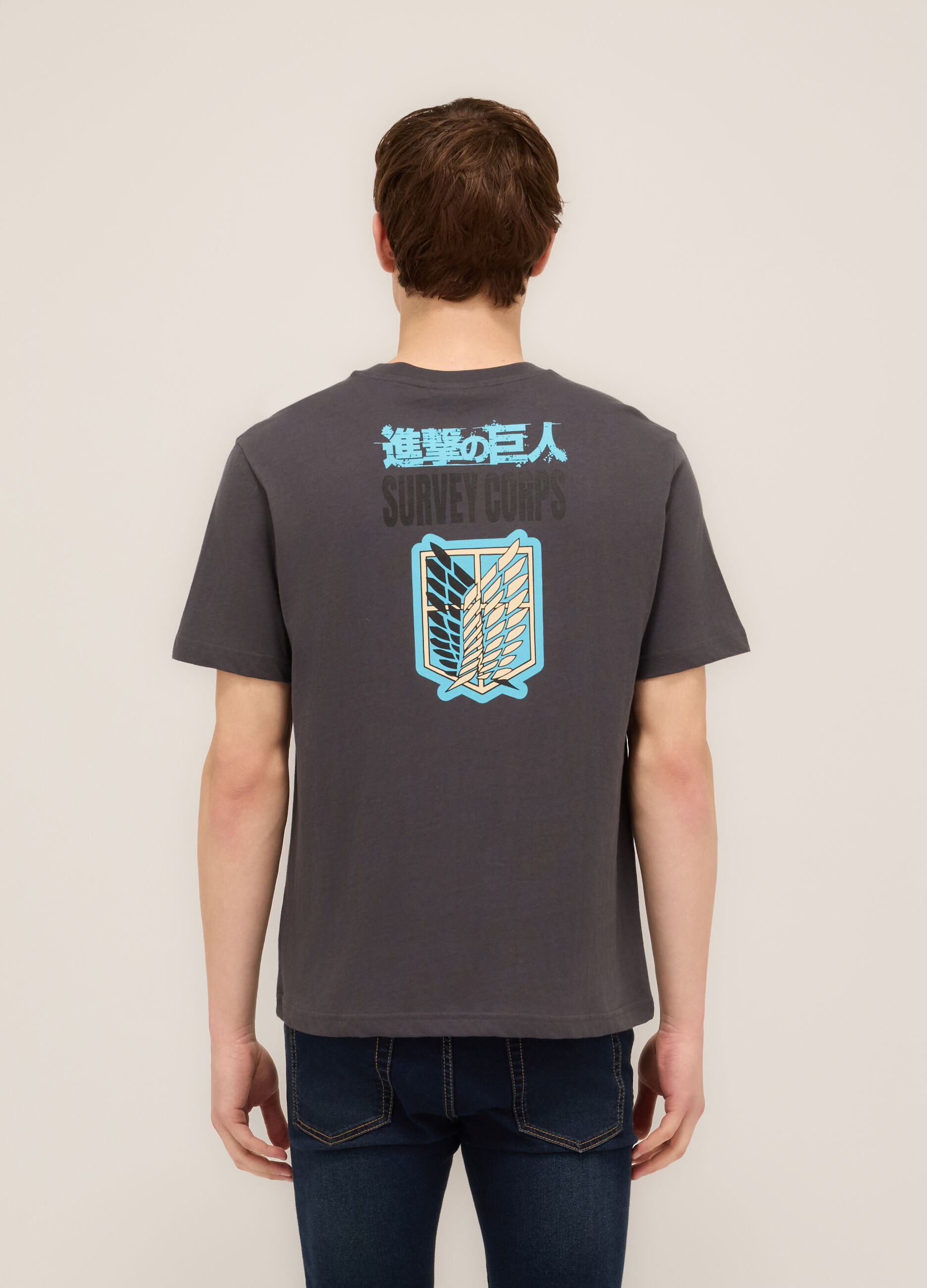 T-shirt girocollo stampa Attack on Titan uomo_1