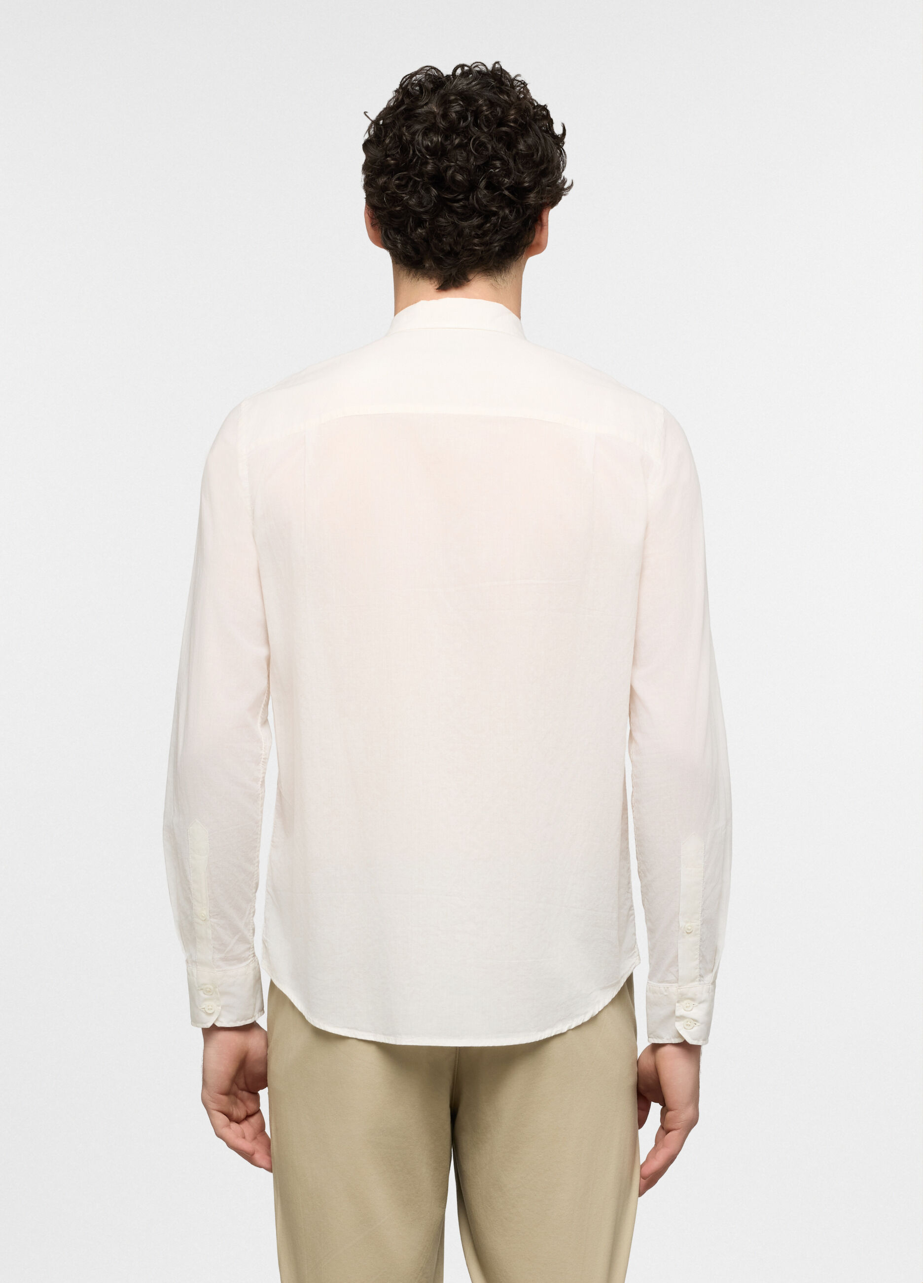 Camica regular fit con colletto button down in voile di cotone_1