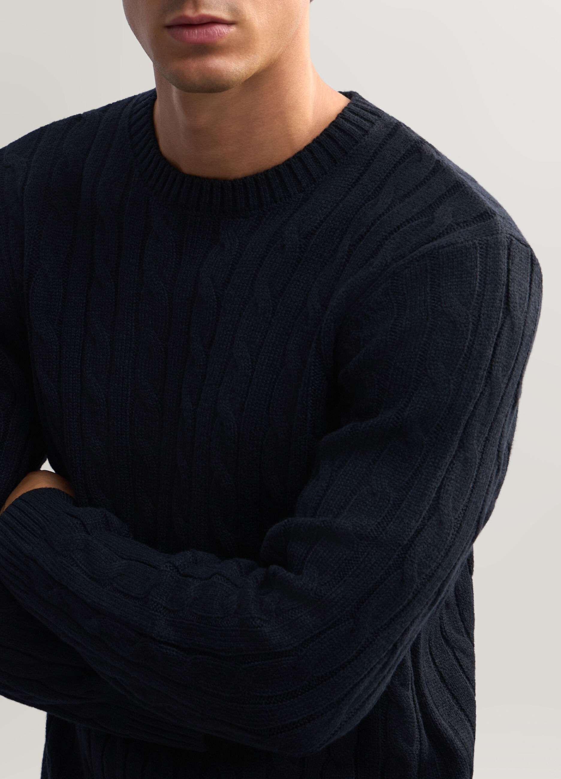 Maglione girocollo a trecce uomo_2