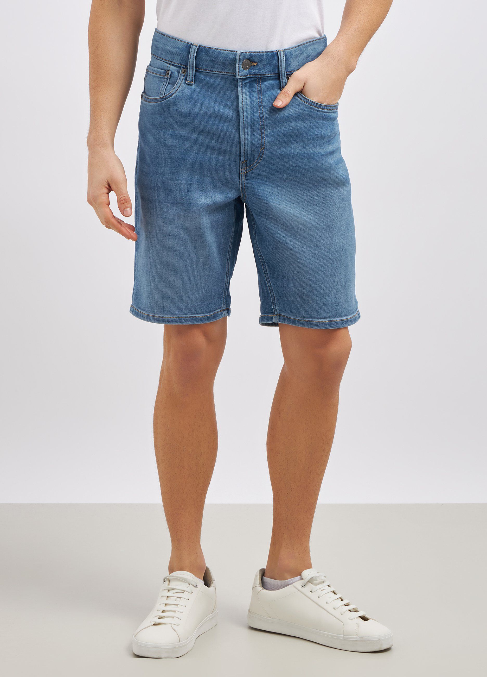 Shorts in denim di misto cotone stretch uomo_1