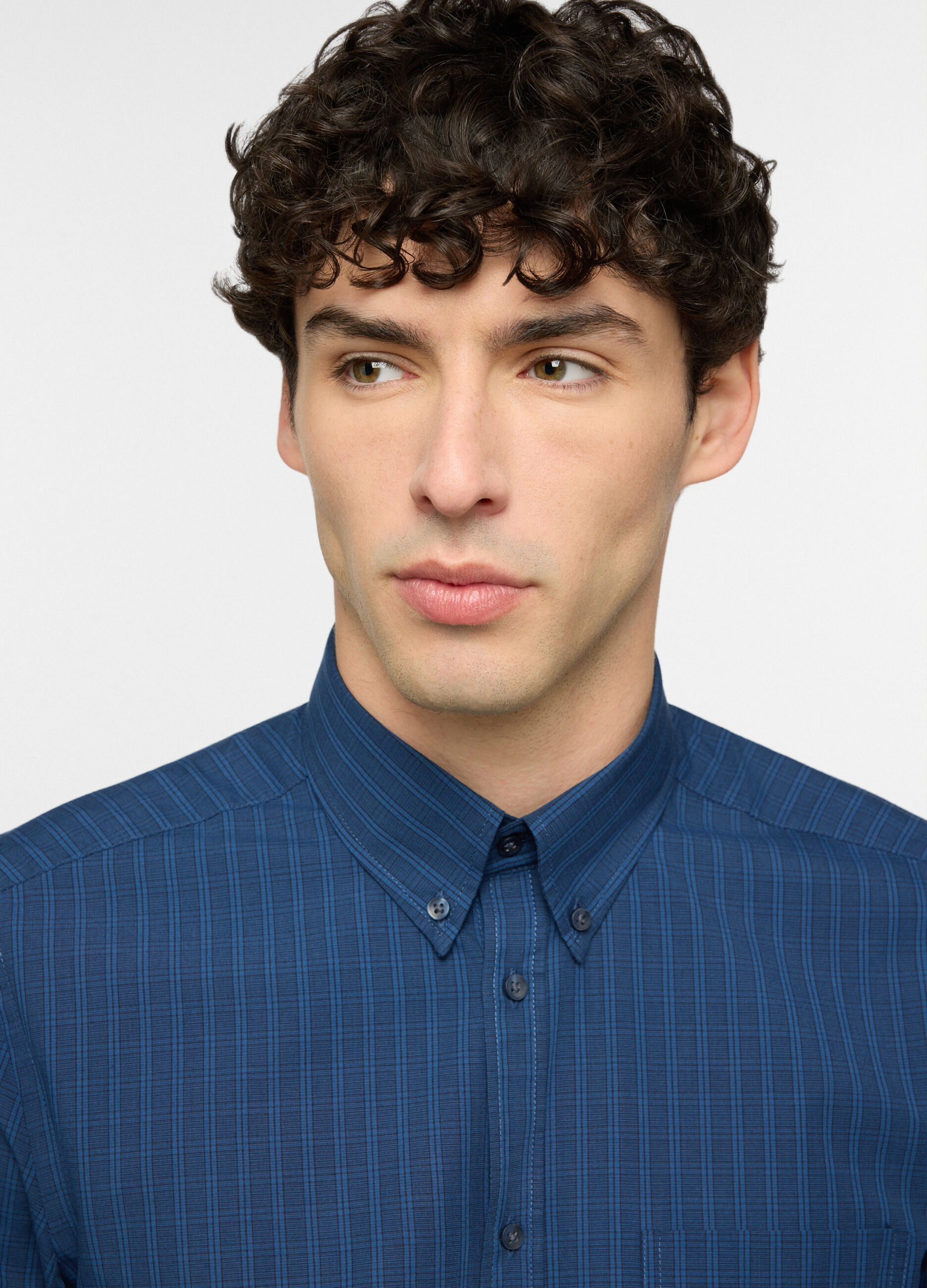 Camicia regular fit con colletto button down uomo_2