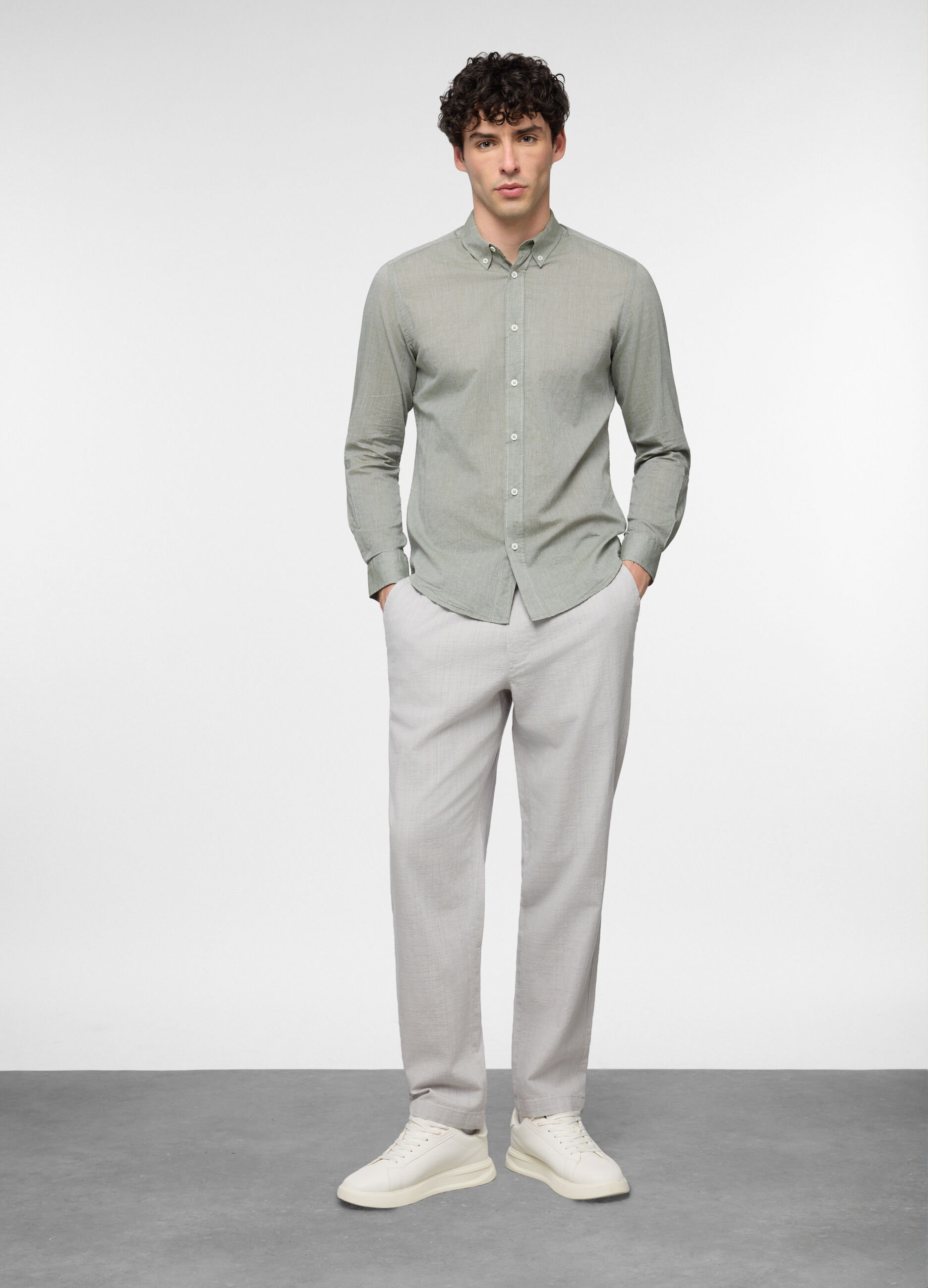 Pantalone chino relaxed fit in puro cotone uomo_0