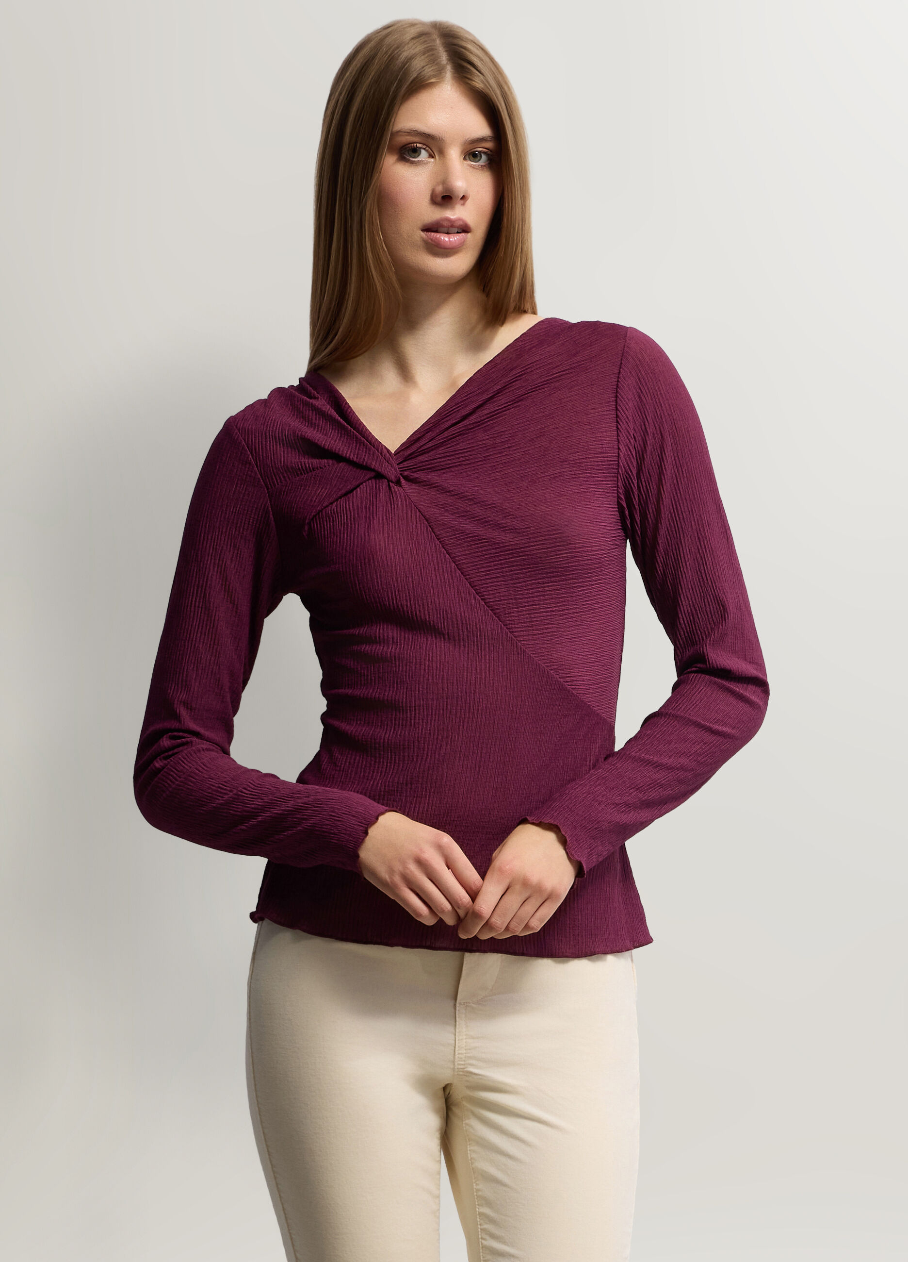 T-shirt Fit Slim con scollo a V donna_0