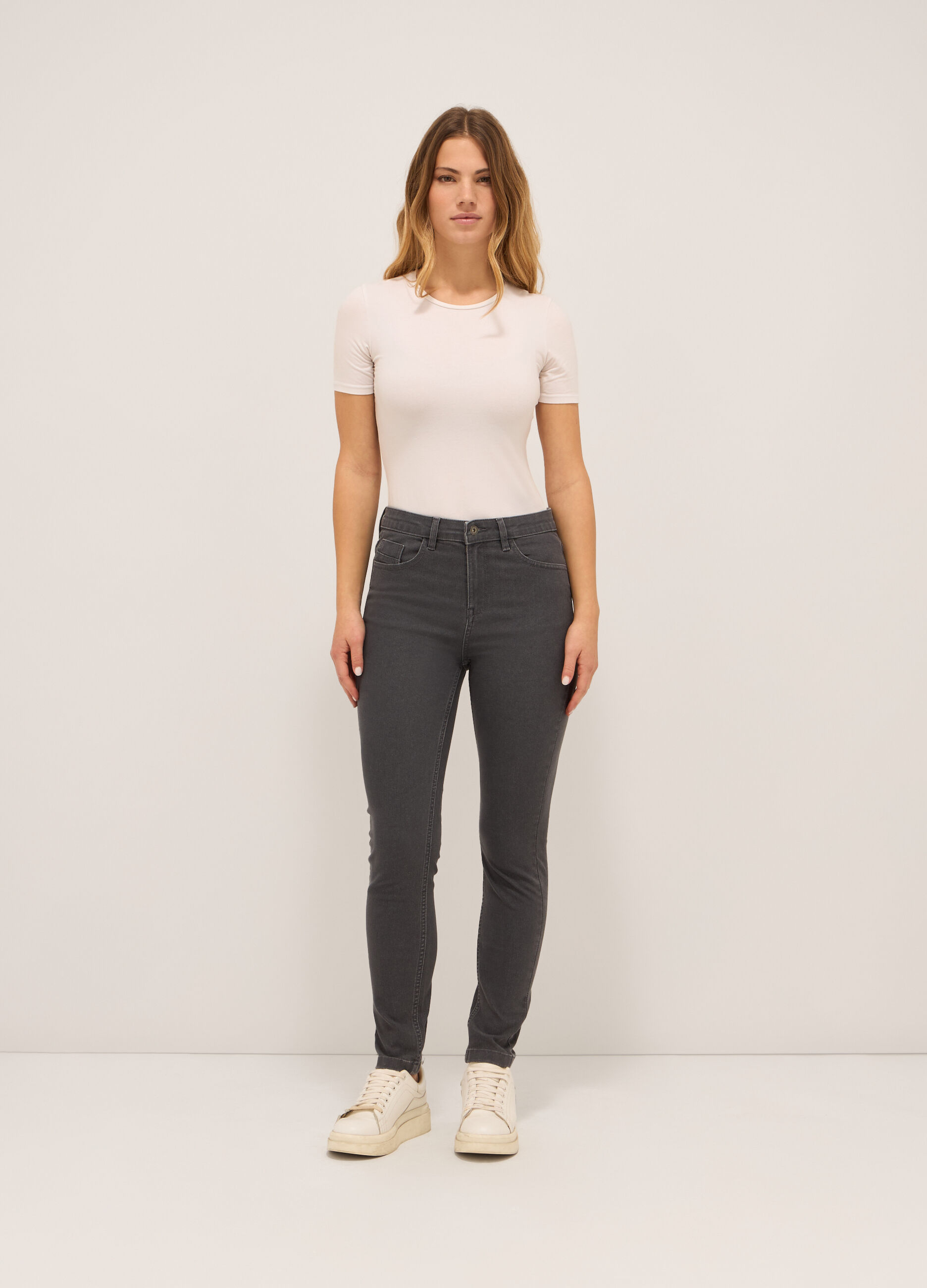 Pantaloni in stretch denim di misto cotone donna_0