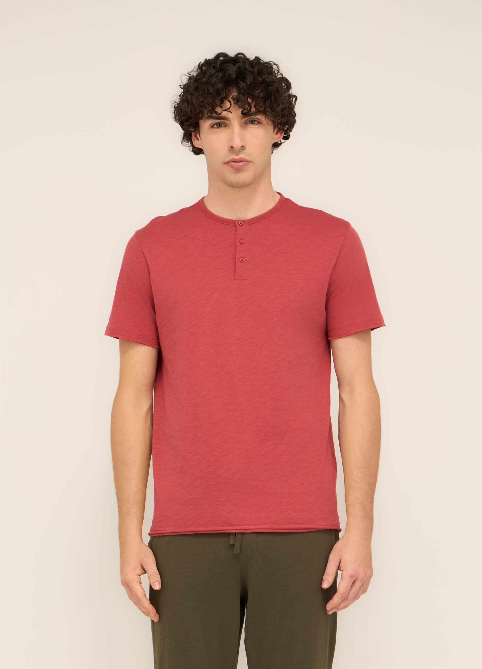 T-shirt collo serafino in cotone uomo_0