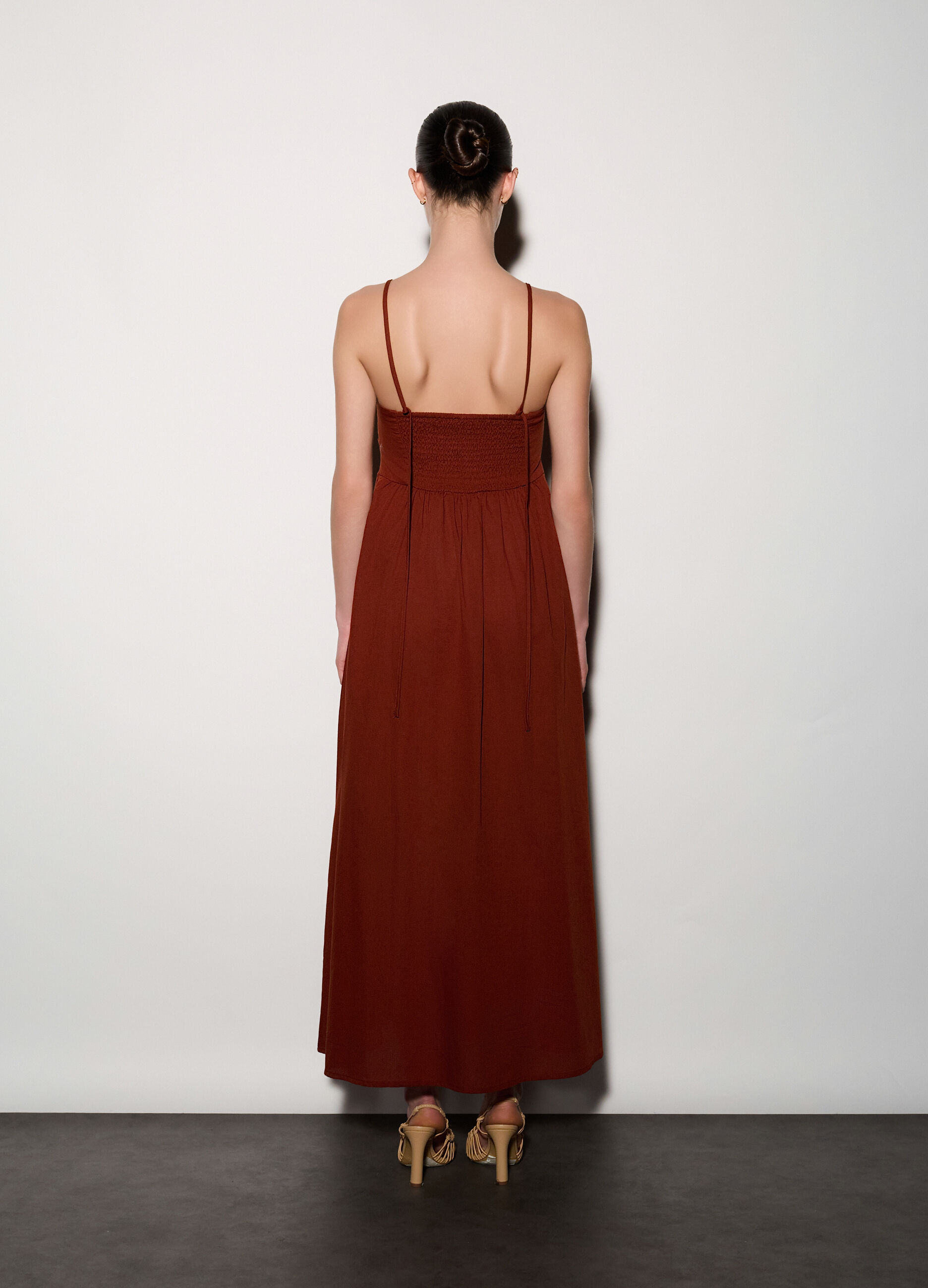 Abito lungo misto lino con scollo dritto donna_2