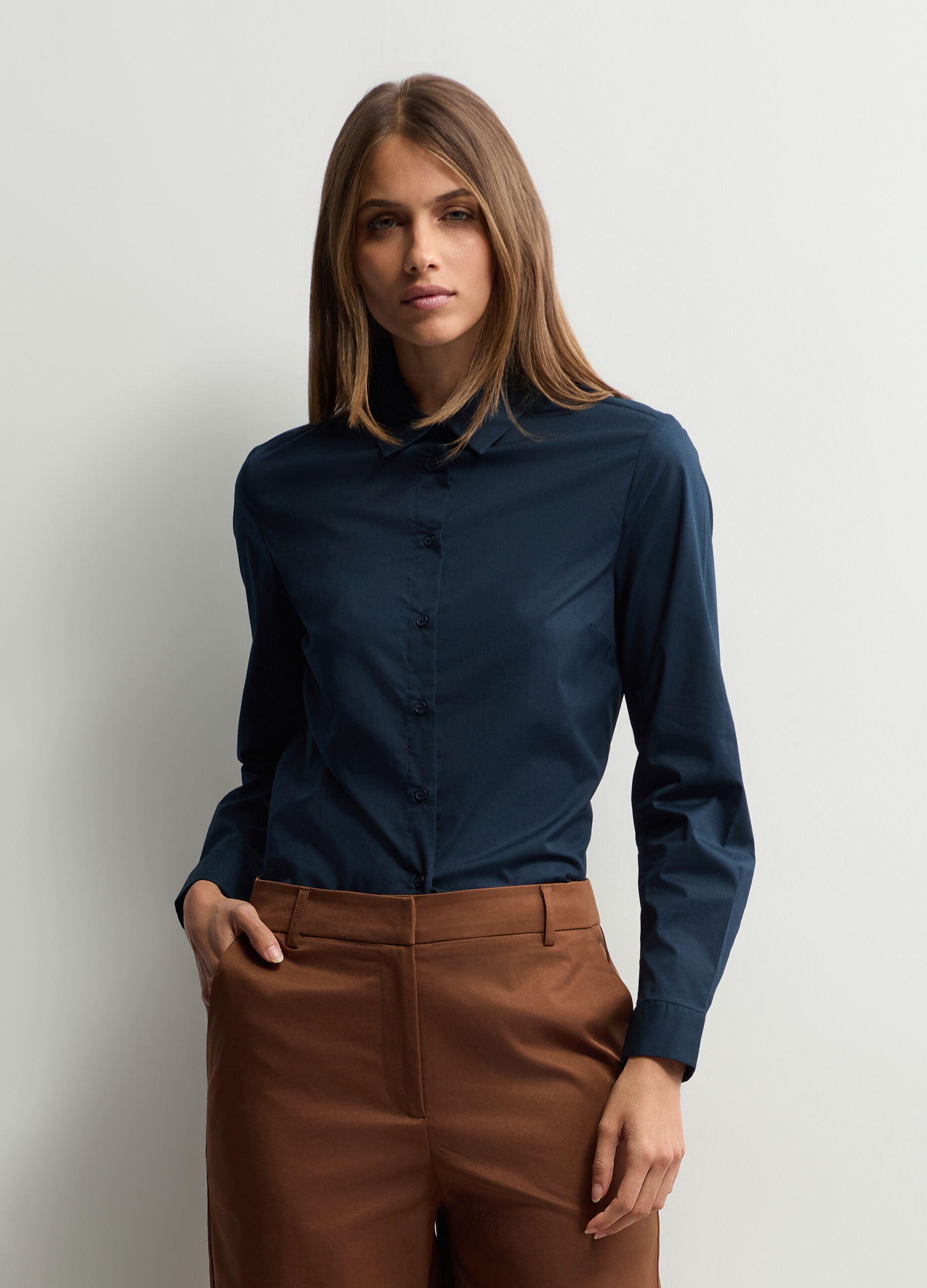 Camicia Slim Fit con colletto alla francese in poli-cotton donna_0