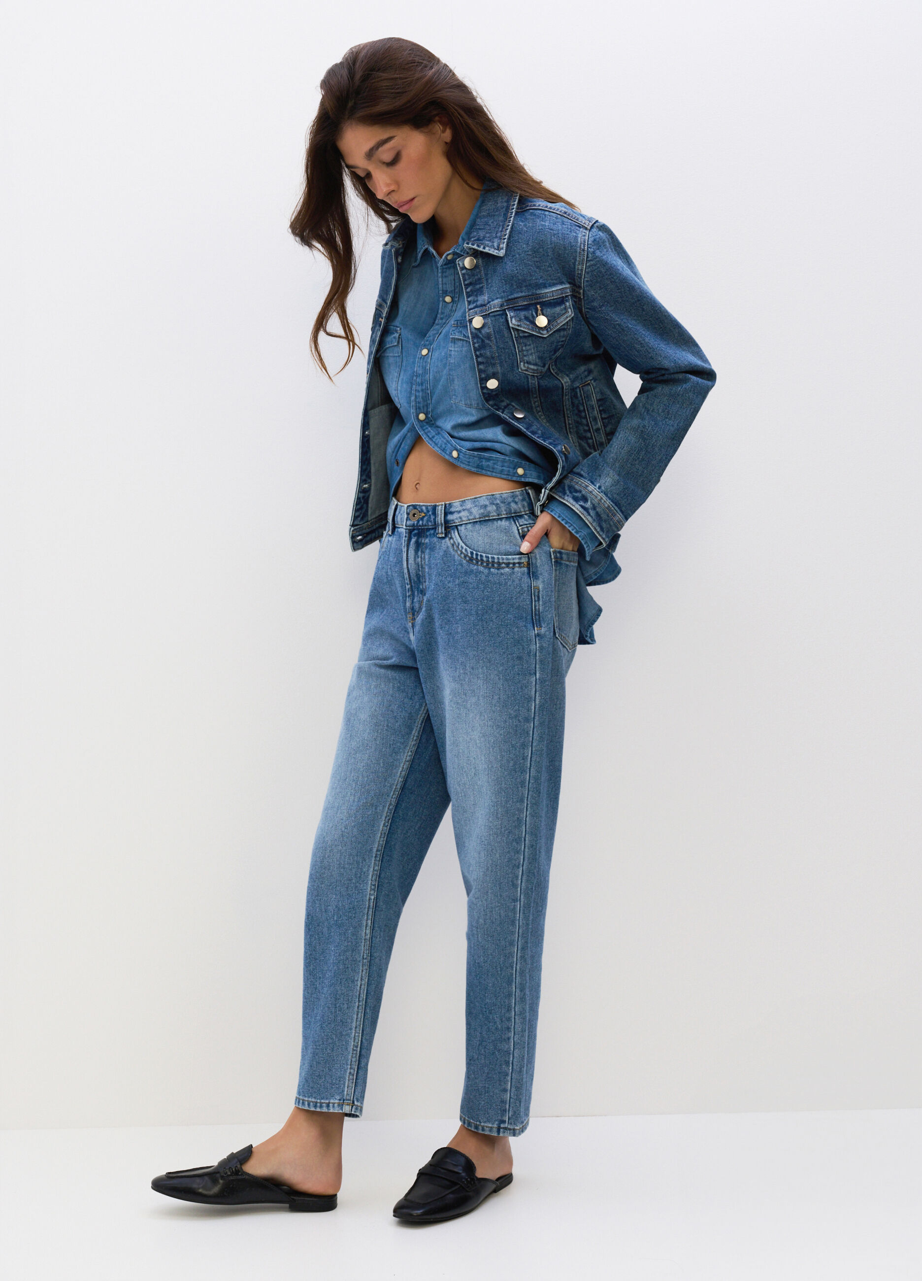 Pantaloni Mom Fit in denim misto cotone donna_3
