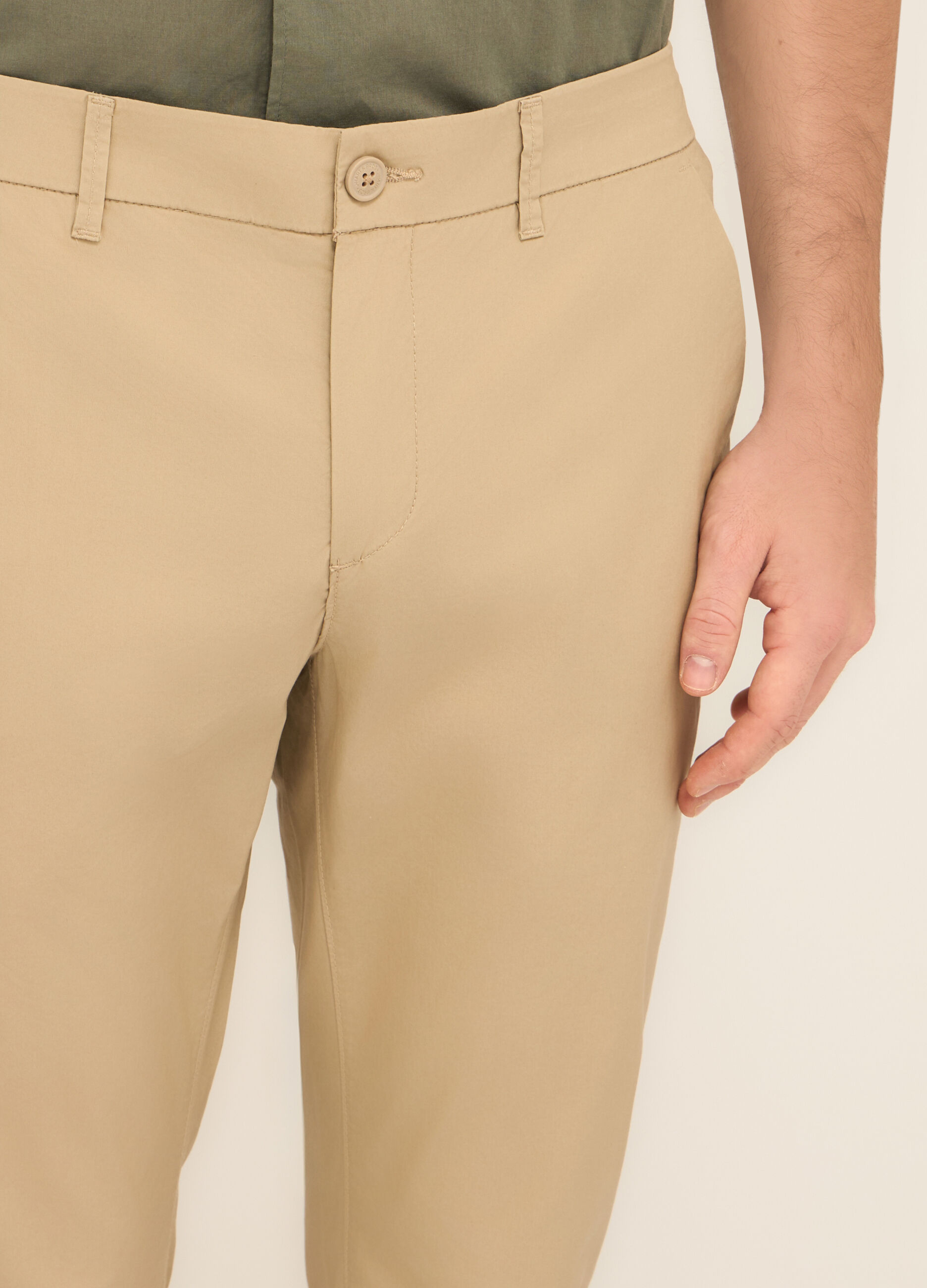 Pantaloni chino in tela di cotone stretch uomo_2