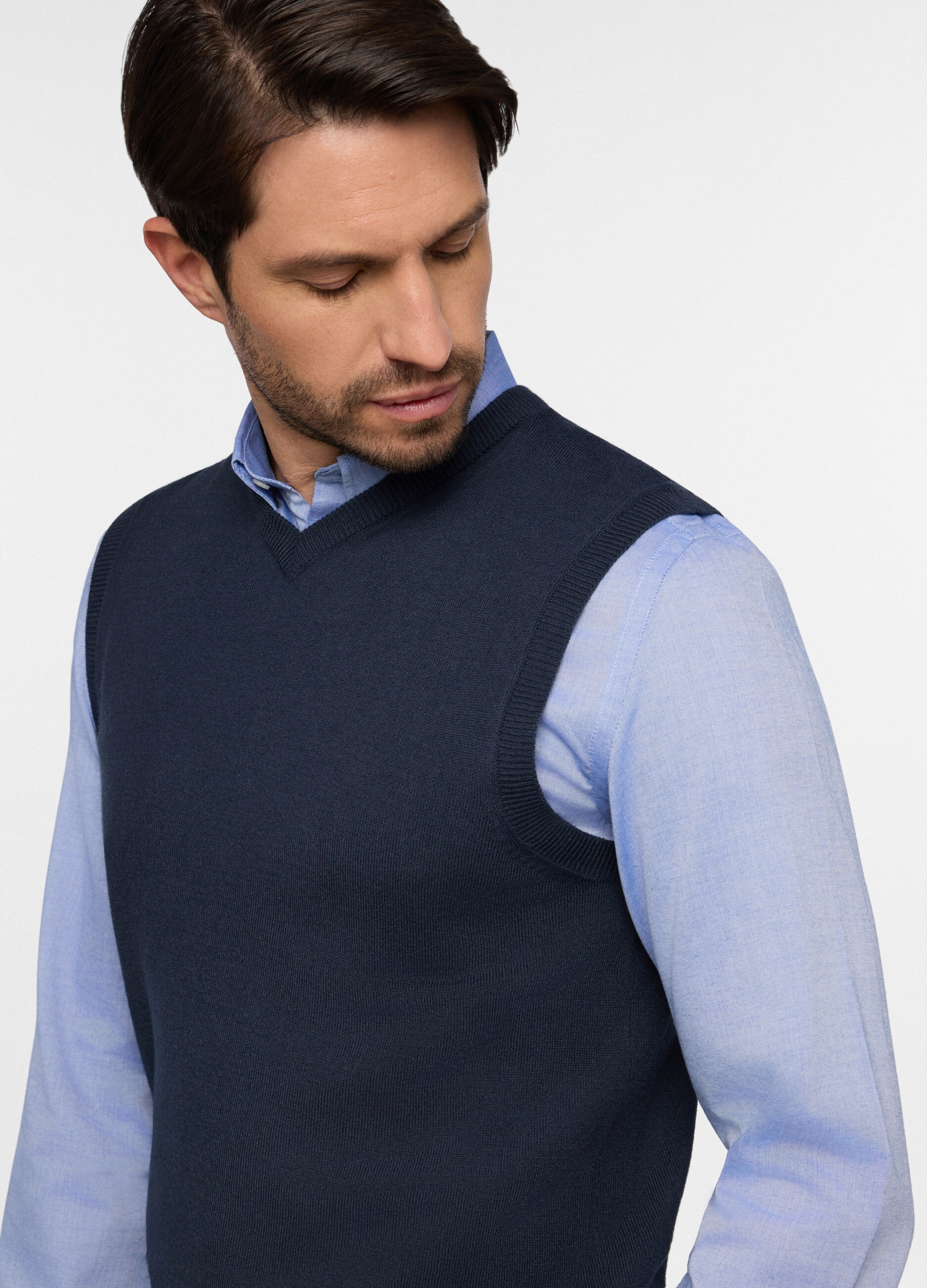 Gilet in maglia con scollo a V uomo_2