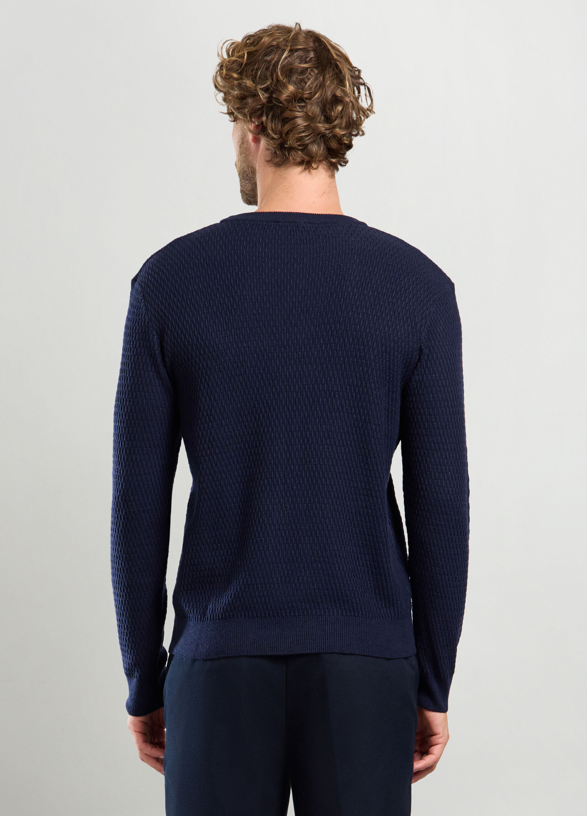 Maglione girocollo in maglia operata uomo_1