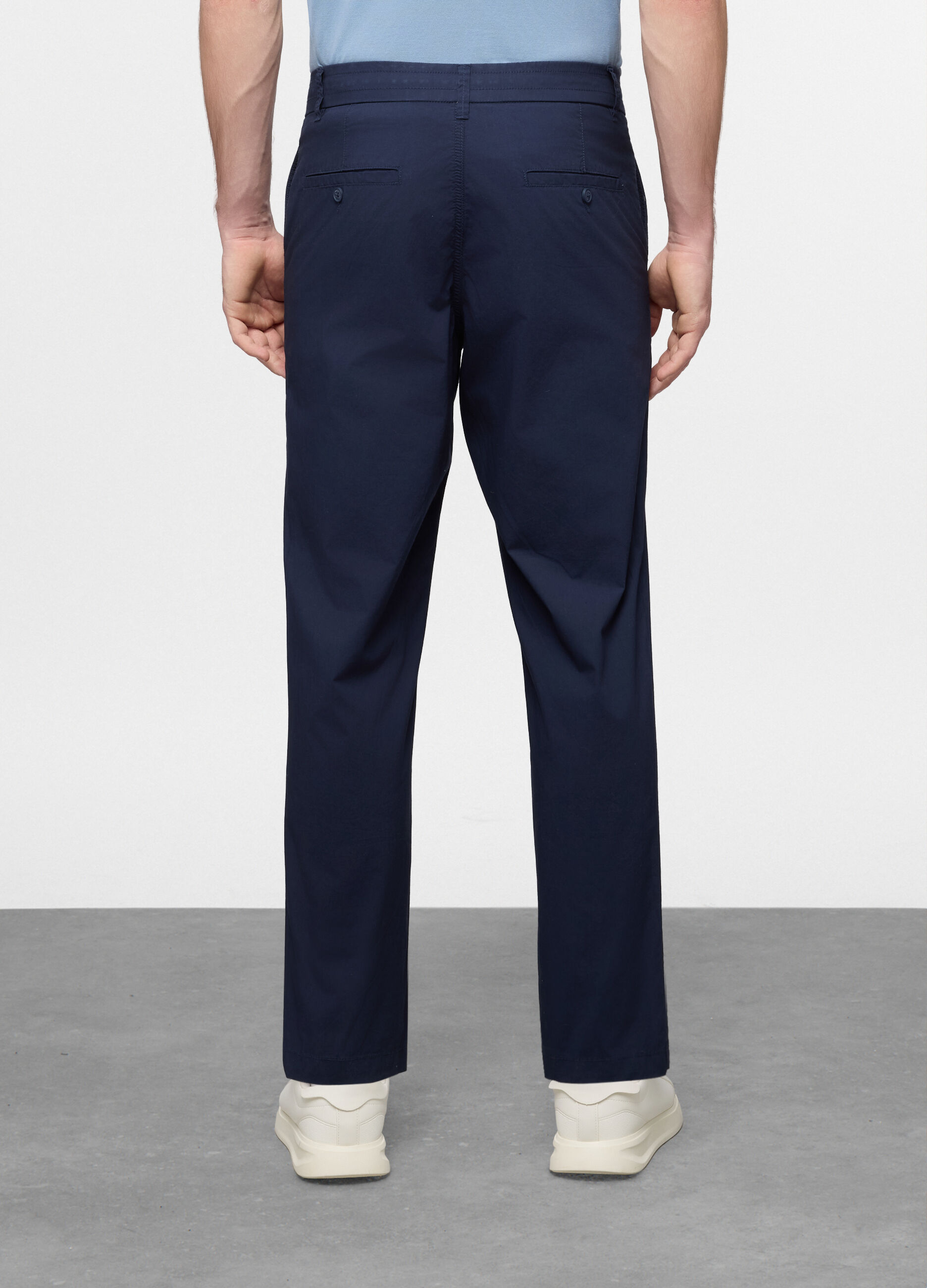 Pantalone chino relaxed fit in cotone stretch uomo_1
