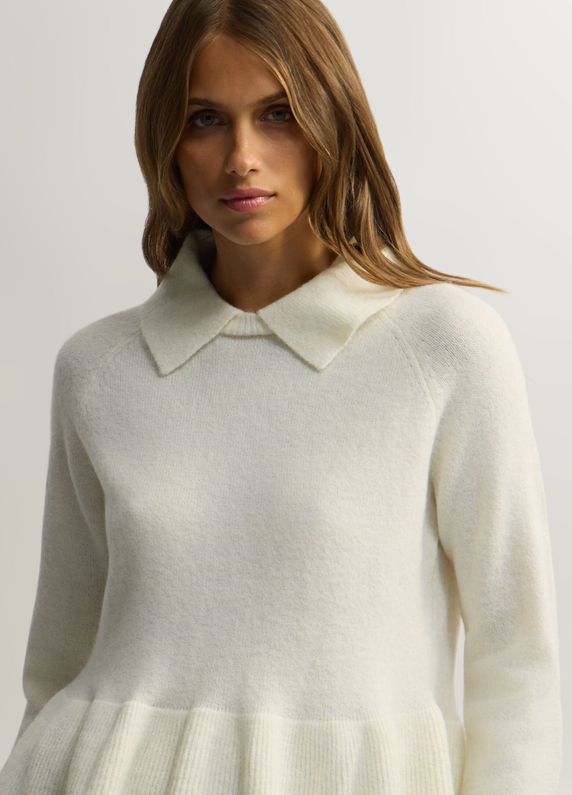 Pullover con colletto classico in maglia rasata donna_2
