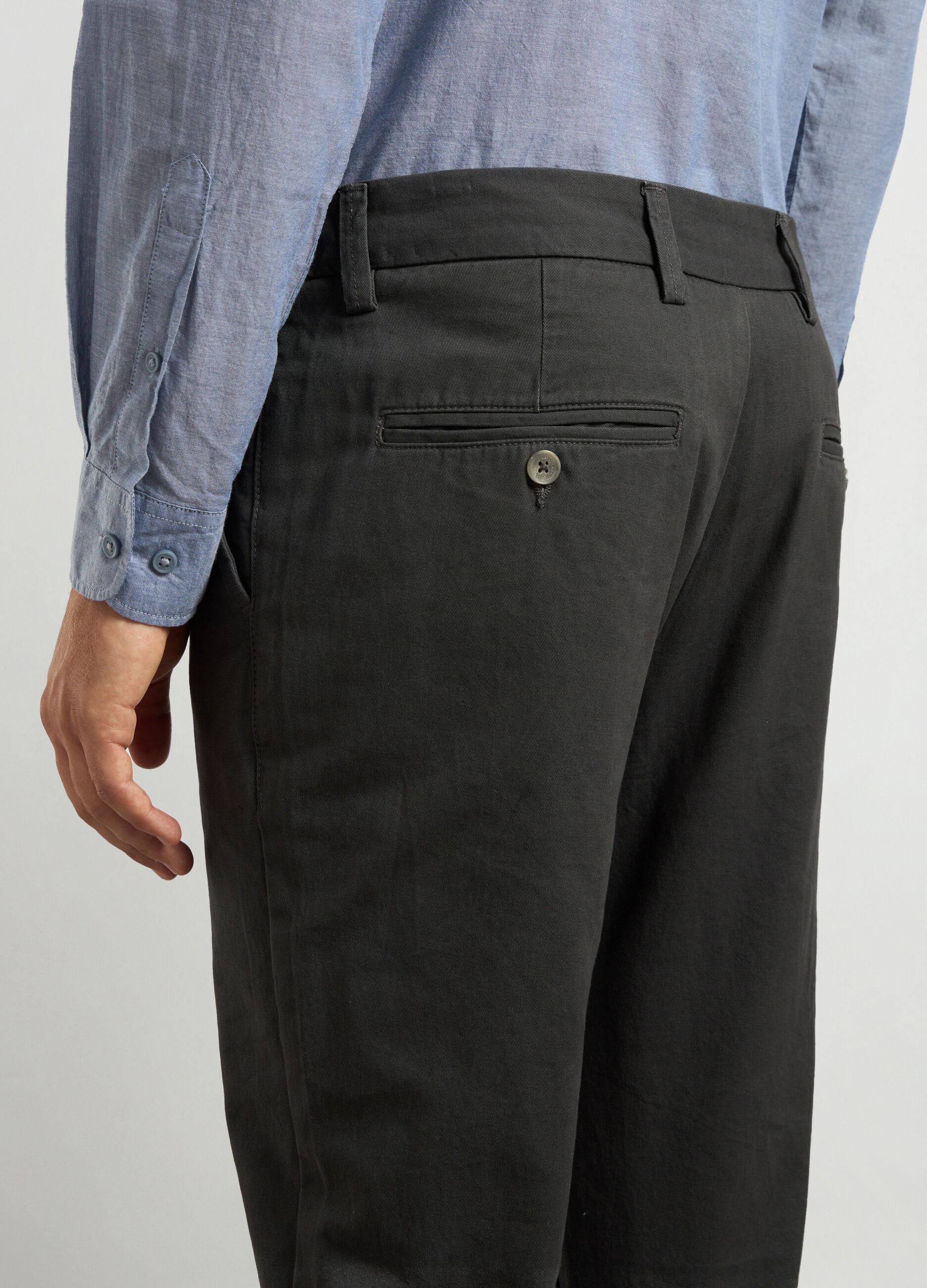 Pantaloni chino regular fit in twill di cotone uomo_2