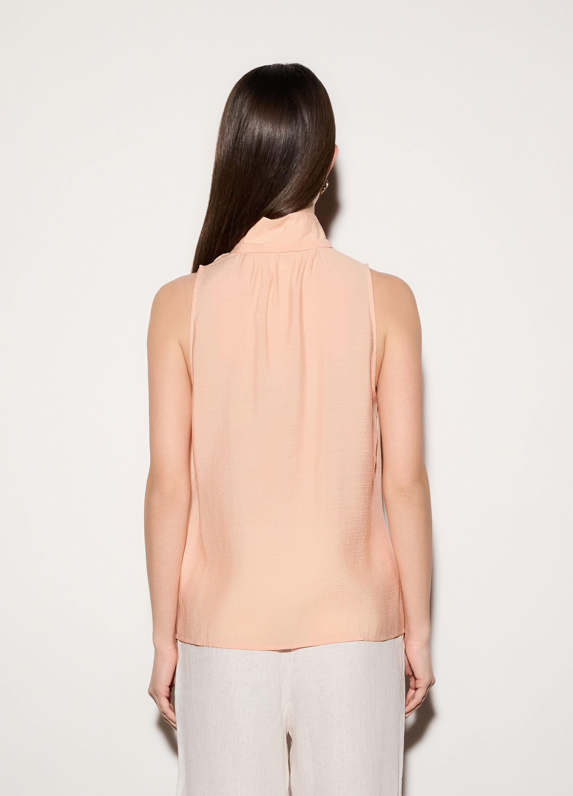Camicia smanicata regular fit a collo alto in poli-viscosa donna_2