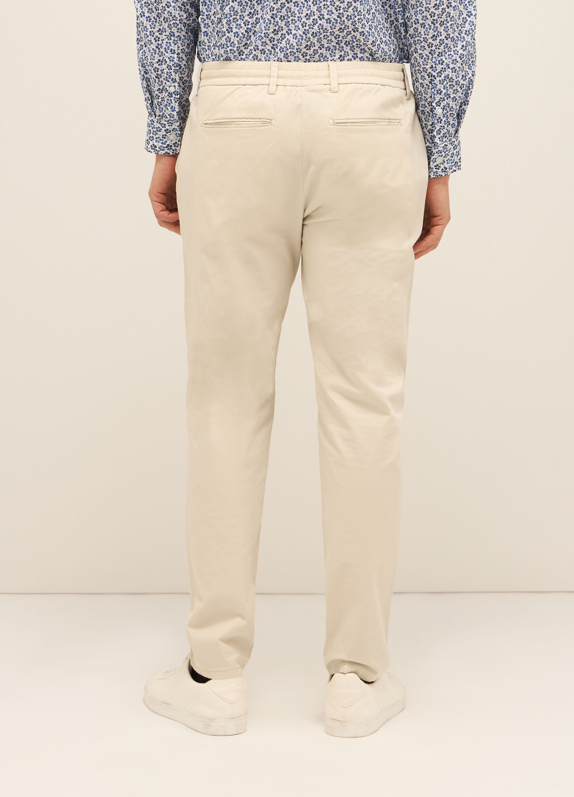 Pantaloni chino regular fit in cotone stretch uomo_1