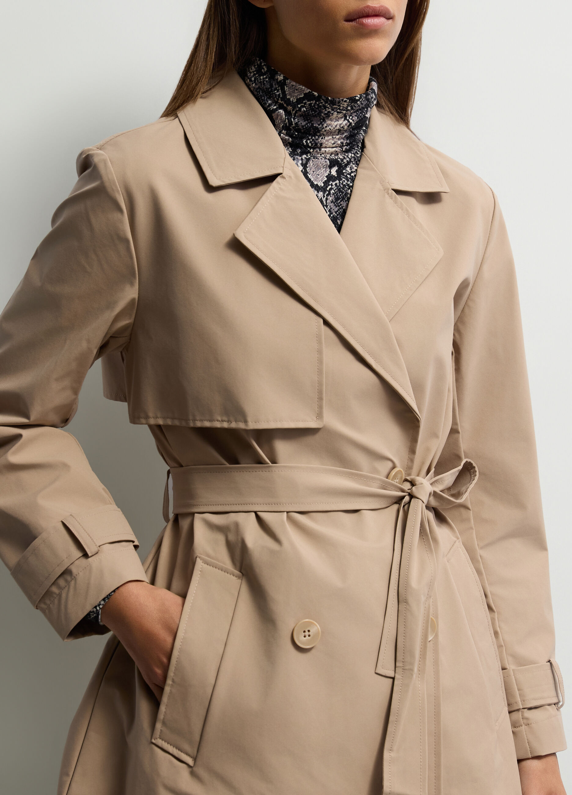 Trench doppiopetto con collo reverse donna_2