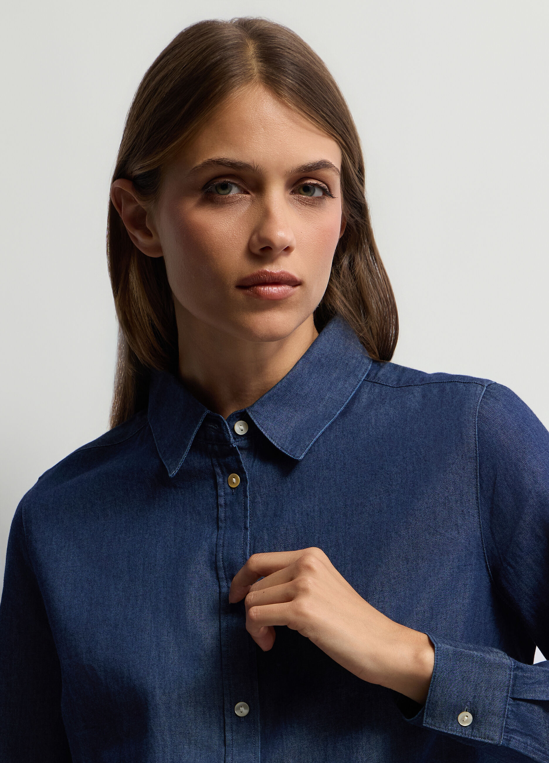 Camicia Fit Regular con colletto alla francese in denim di puro cotone donna_2