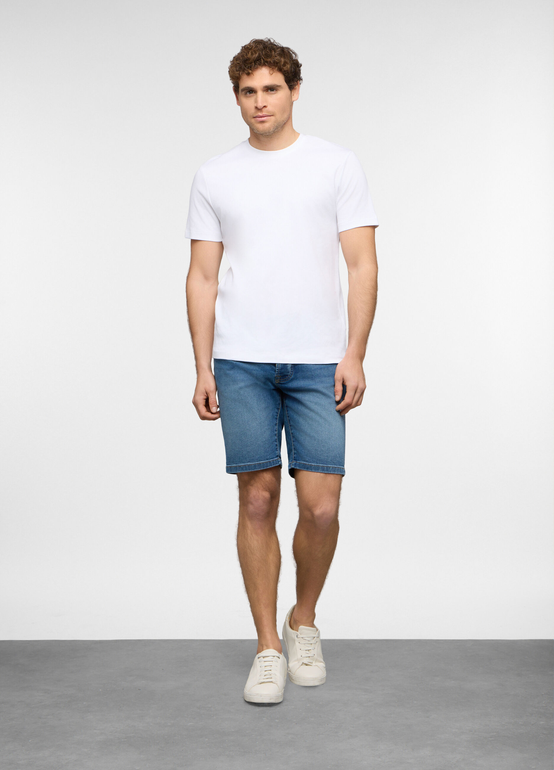 Bermuda in denim di cotone stretch uomo_0