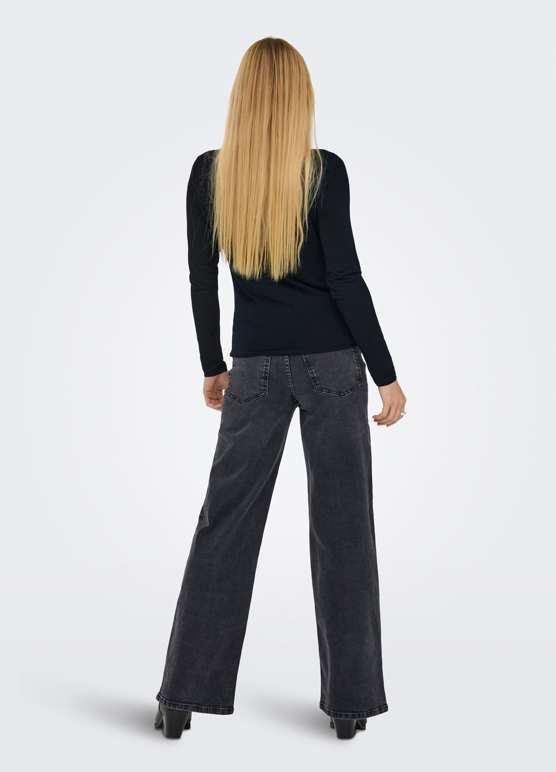 T-shirt con scollo a barchetta donna_1