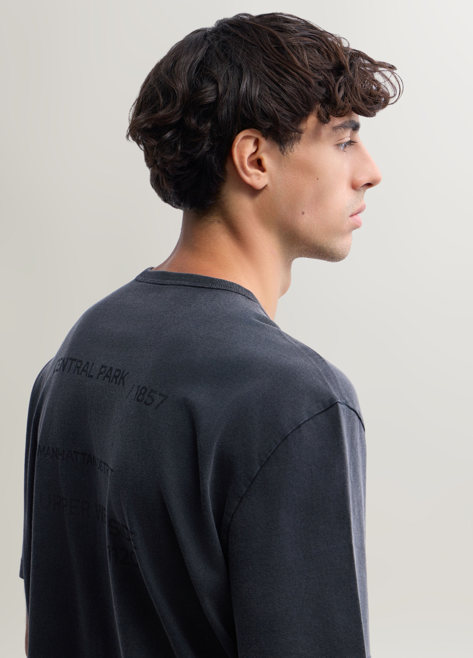 T-shirt loose fit con stampa sul retro uomo_2