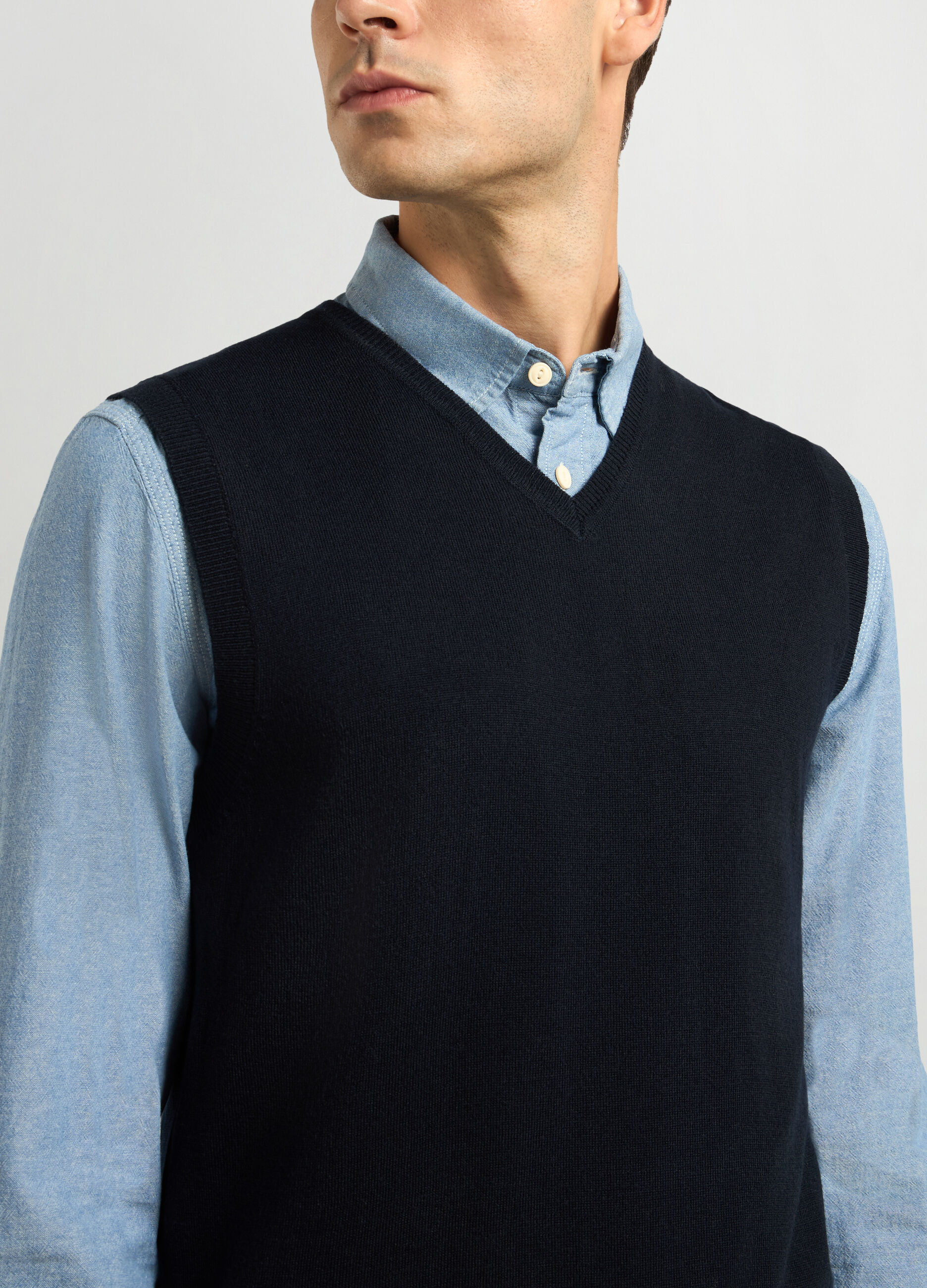 Smanicato collo a V maglia rasata uomo_2