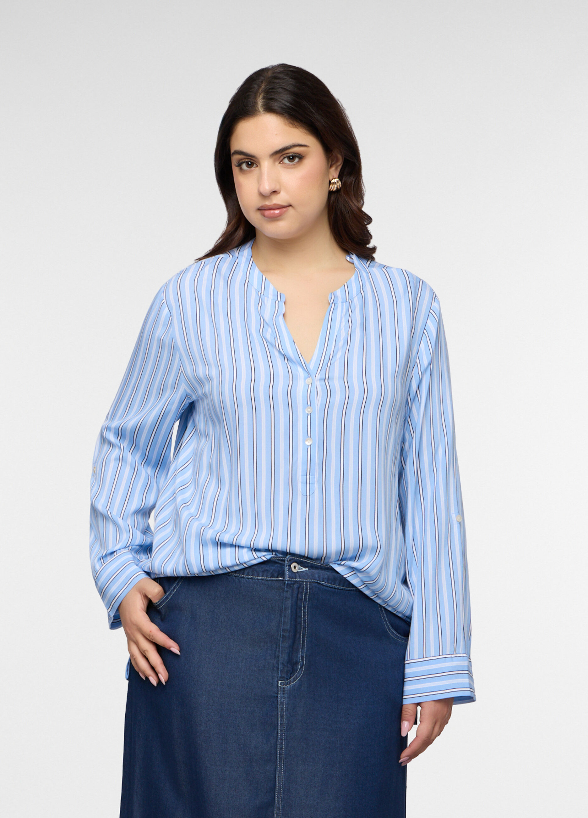 Blusa Fit Regular con scollo a V donna curvy_0