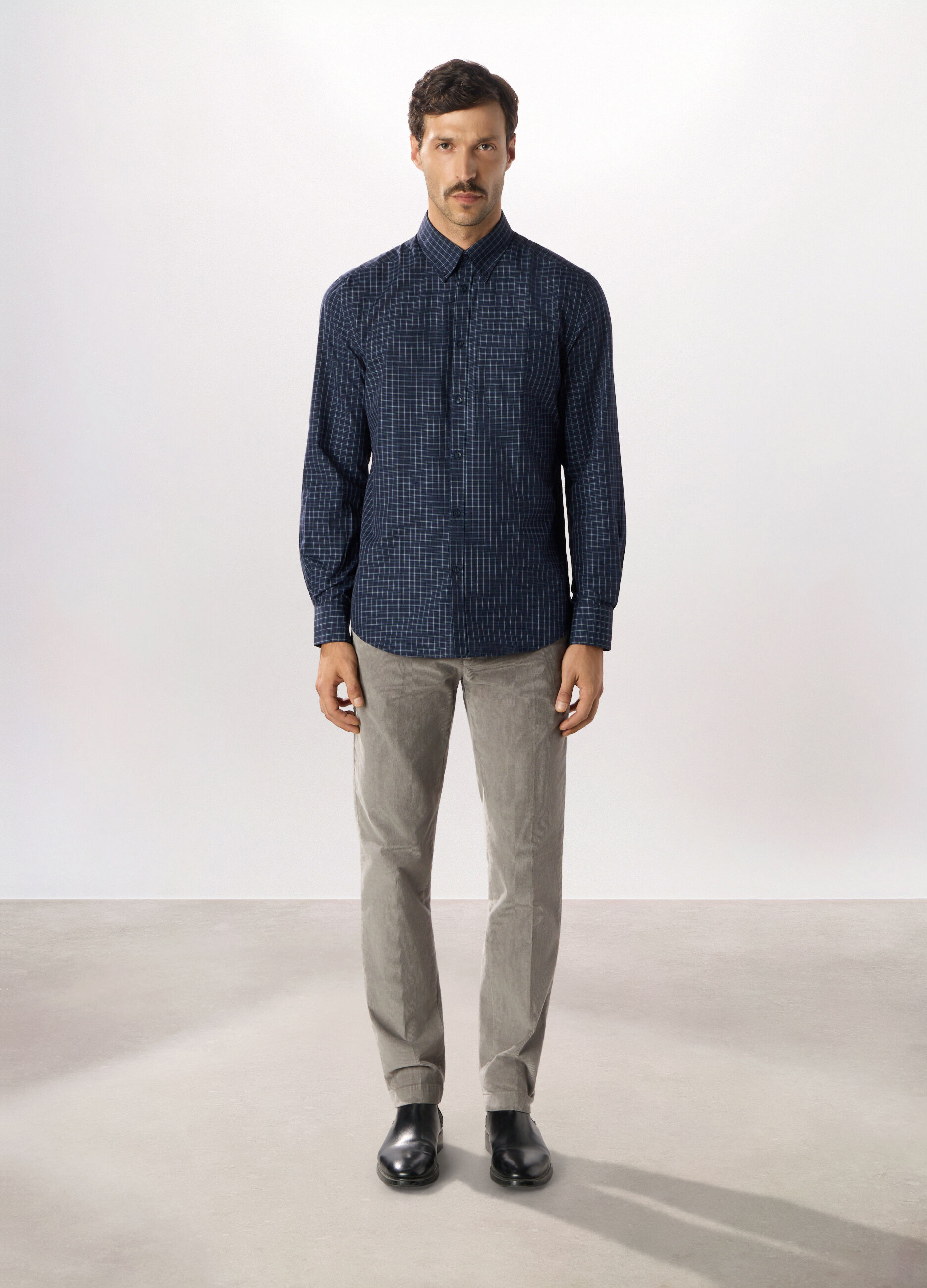 Pantalone chino slim fit in velluto a coste uomo_0