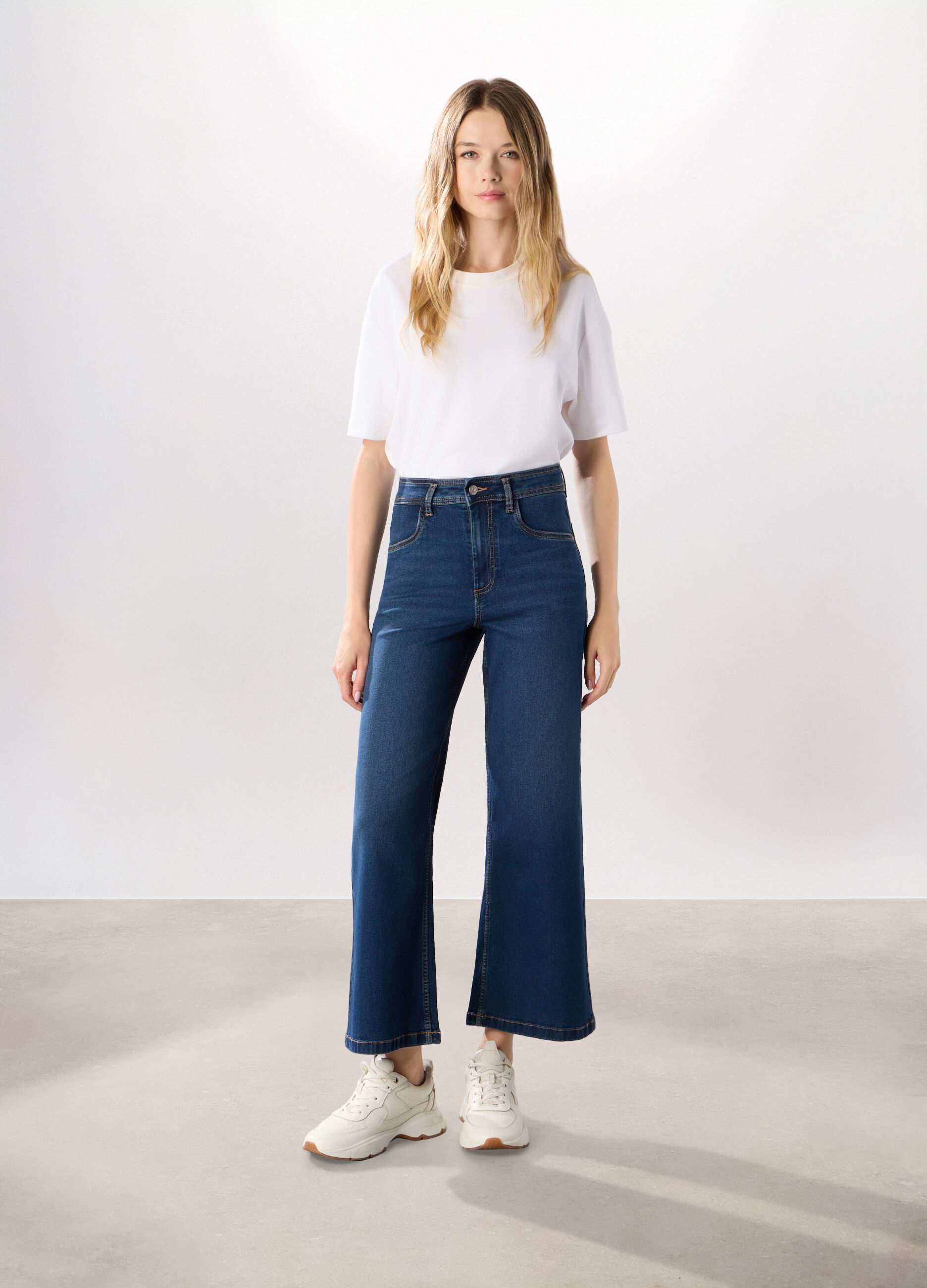 Pantaloni wide leg in denim misto cotone stretch_0