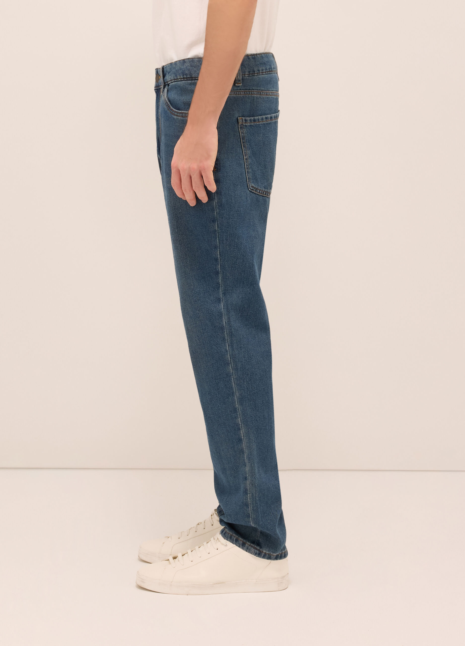 Jeans 5 tasche regular fit in denim di cotone misto lyocell uomo_2