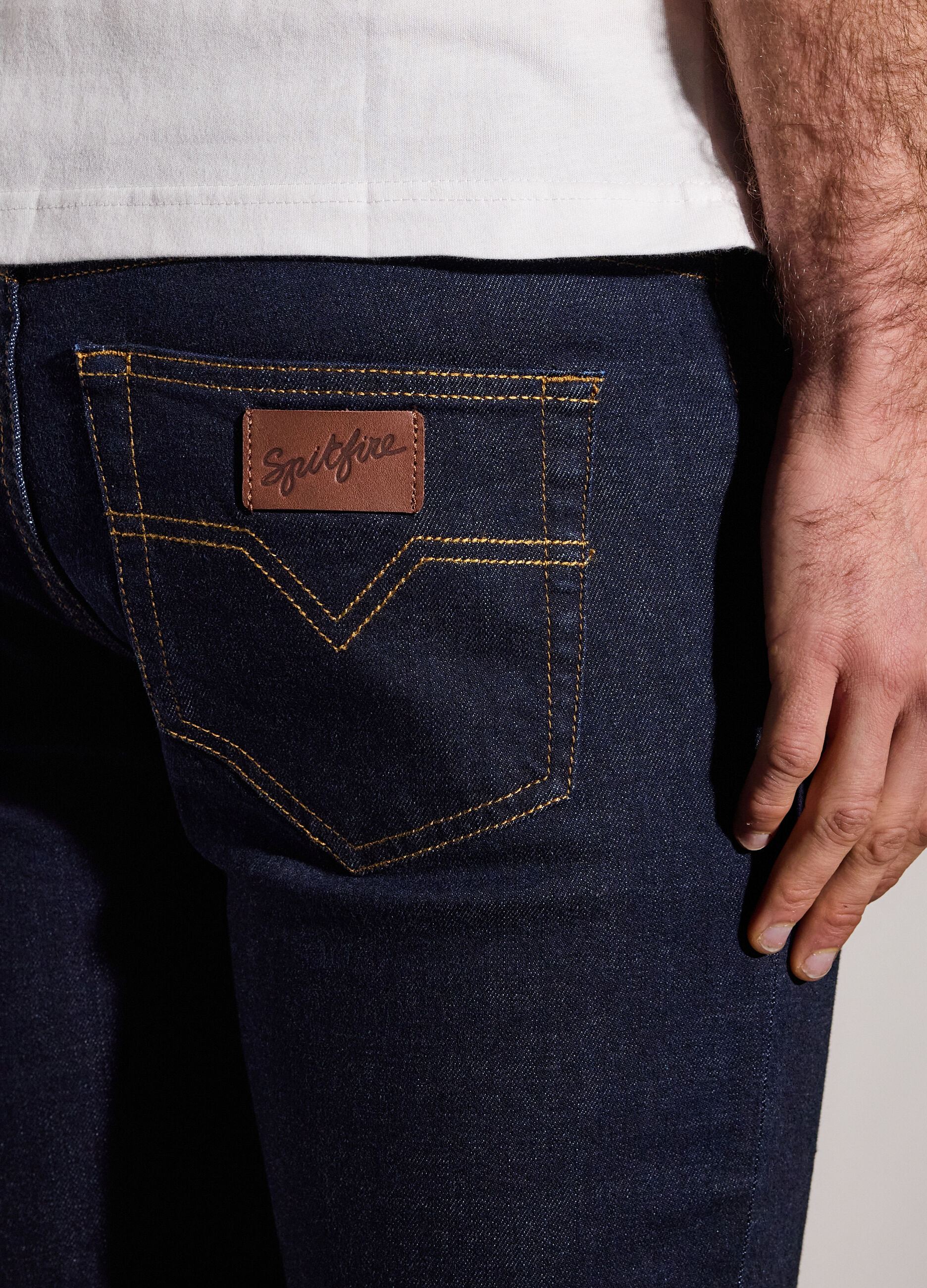 Jeans slim fit in denim di cotone elasticizzato uomo_2