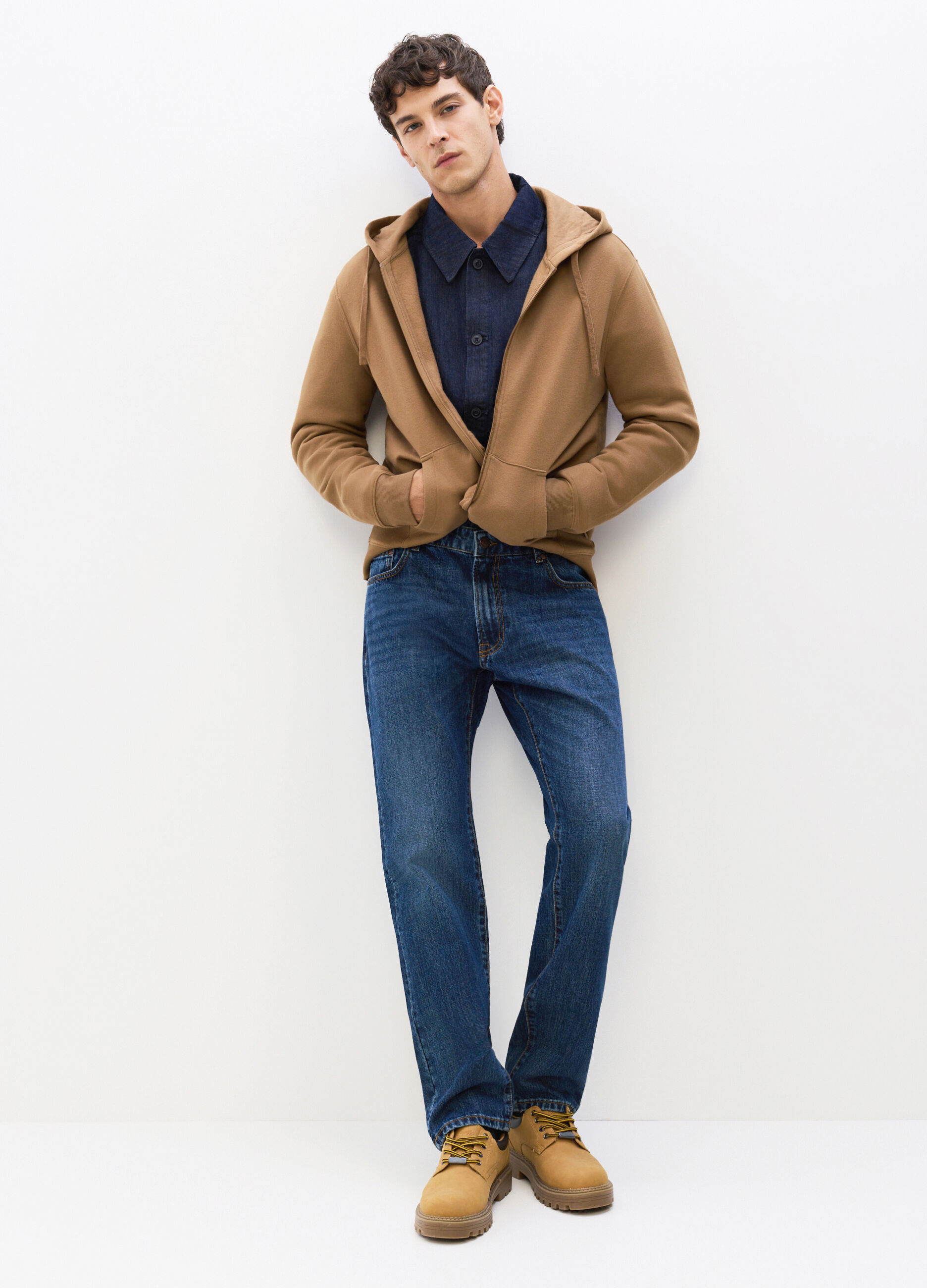 Jeans regular fit in denim lavato uomo_0