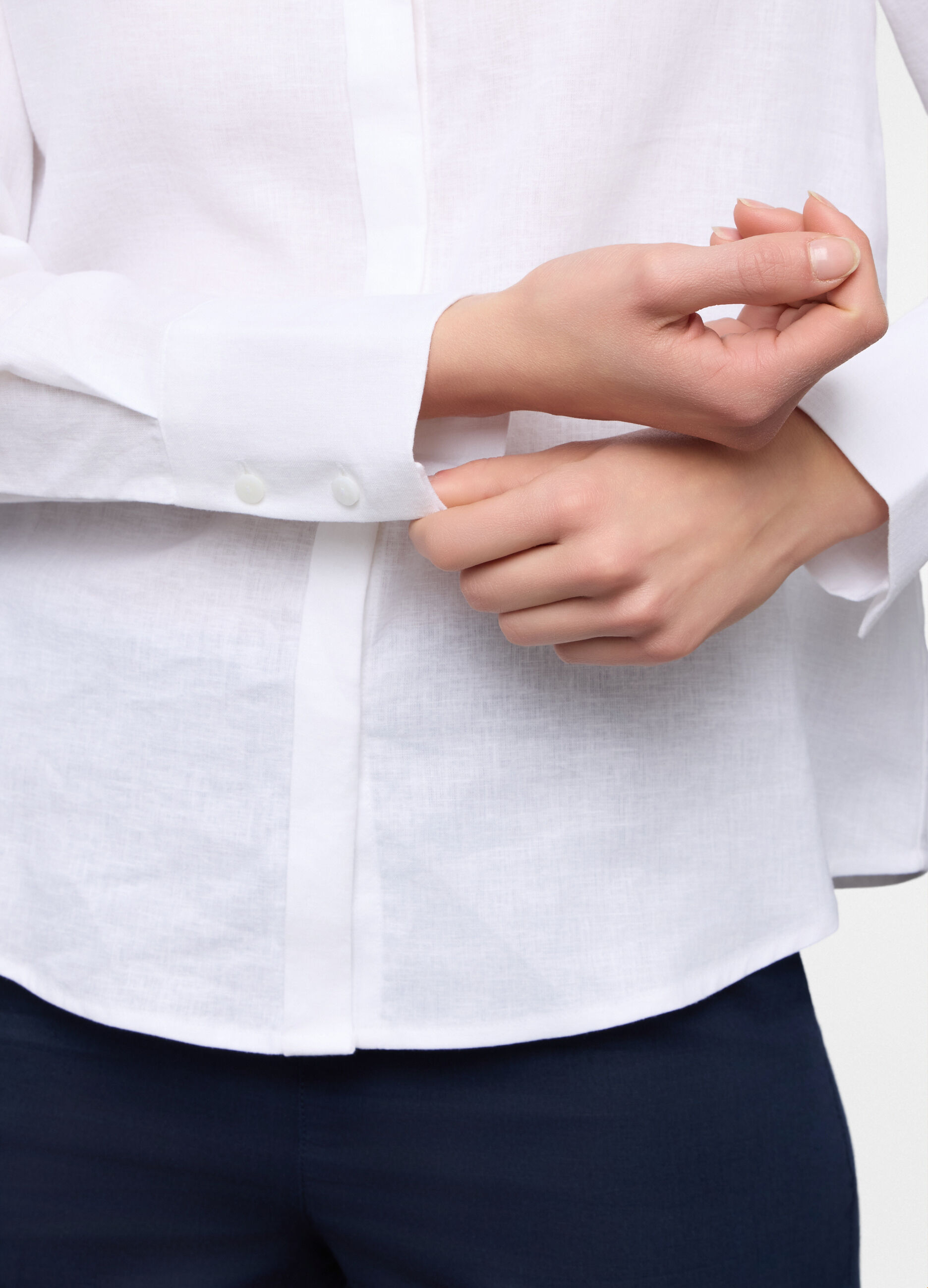 Camicia fit regular con colletto alla francese misto lino donna_2