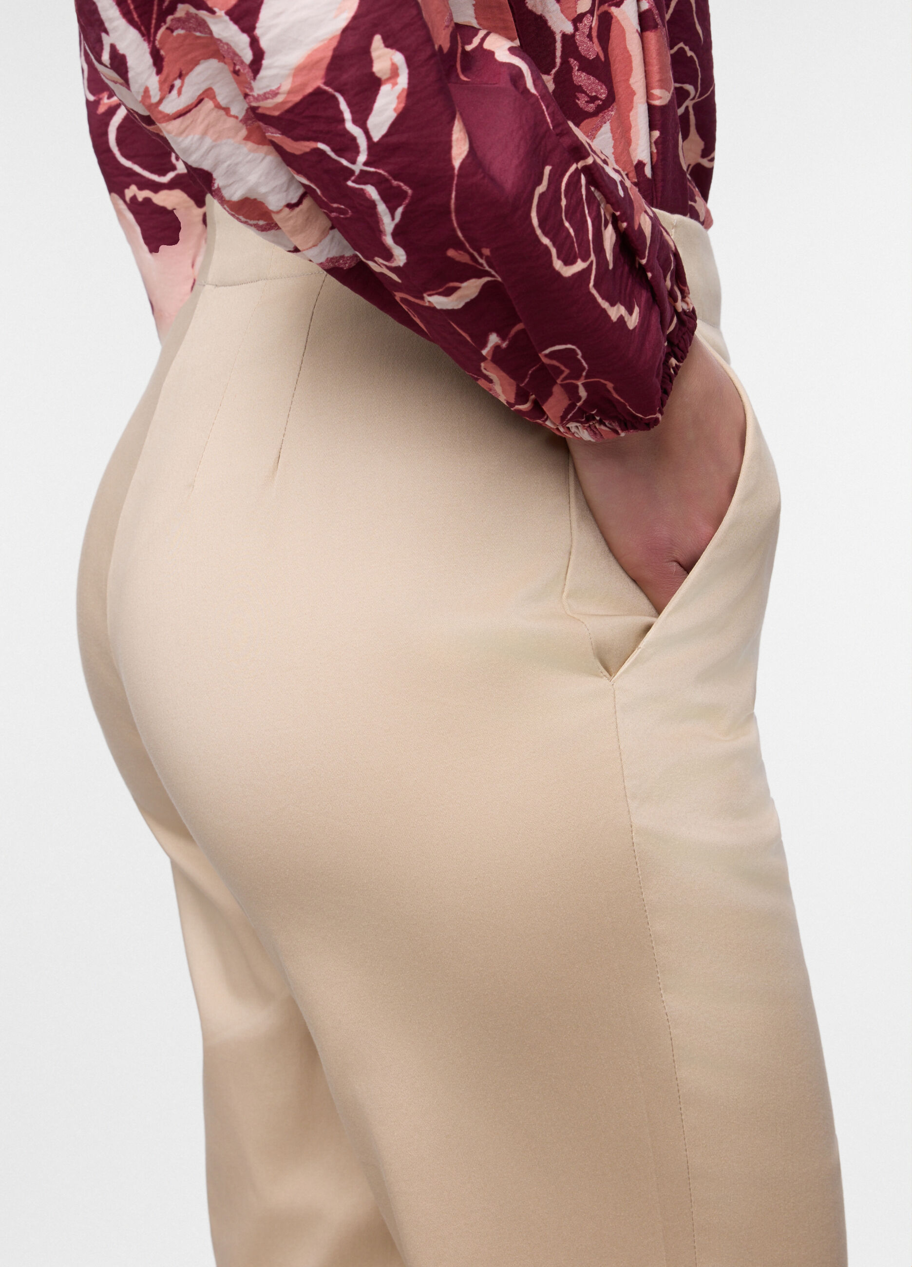 Pantaloni fit slim in satin di cotone stretch donna_2