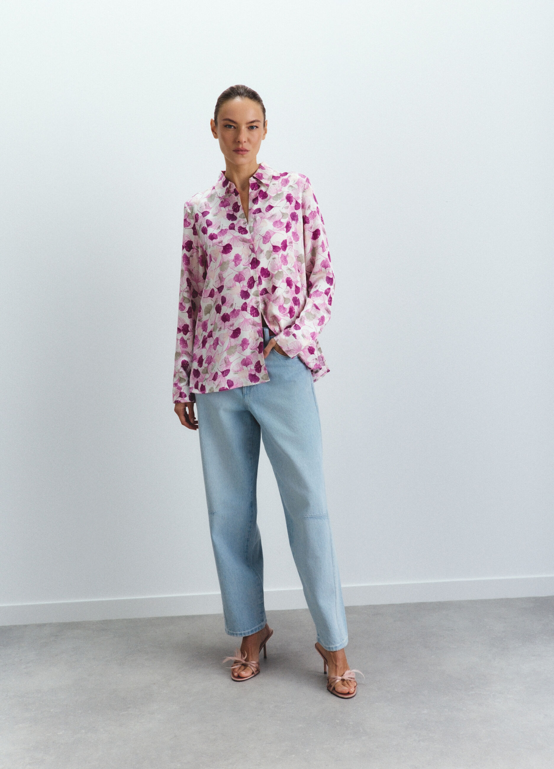 Camicia Fit Regular con colletto alla francese in raso di pura viscosa donna_0