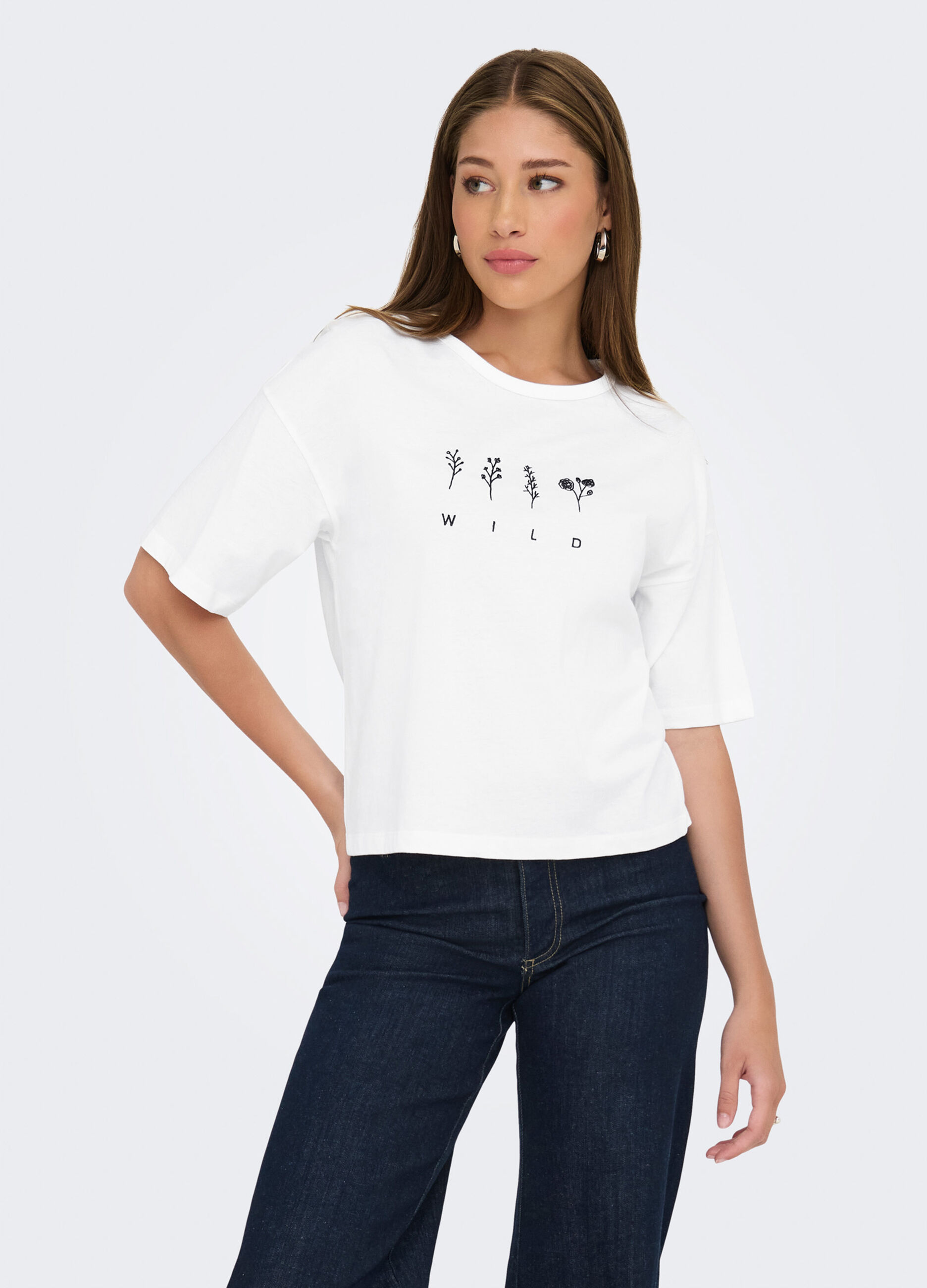 T-shirt con ricamo donna_0