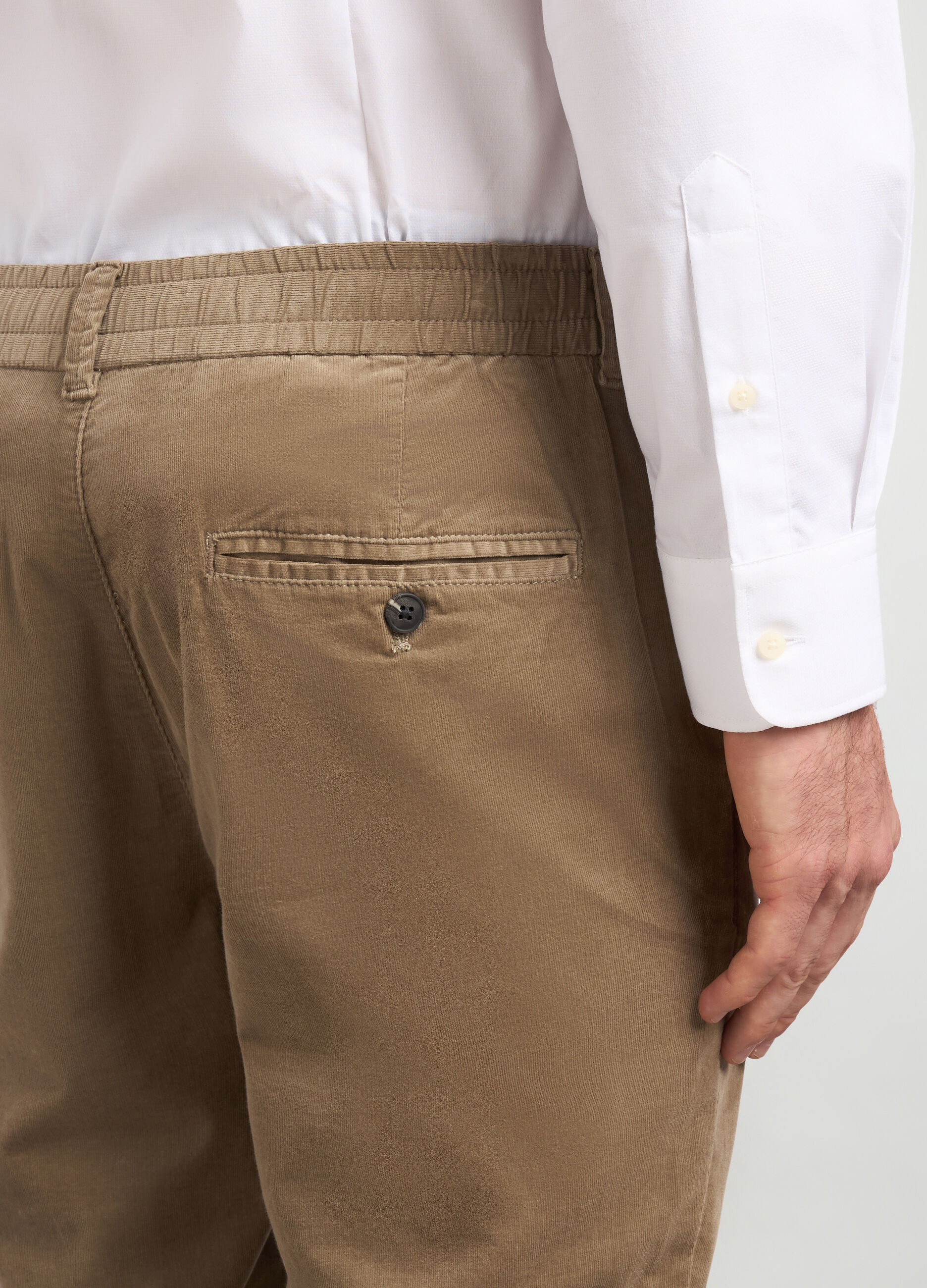 Pantaloni chino regular fit in velluto di cotone stretch uomo_2