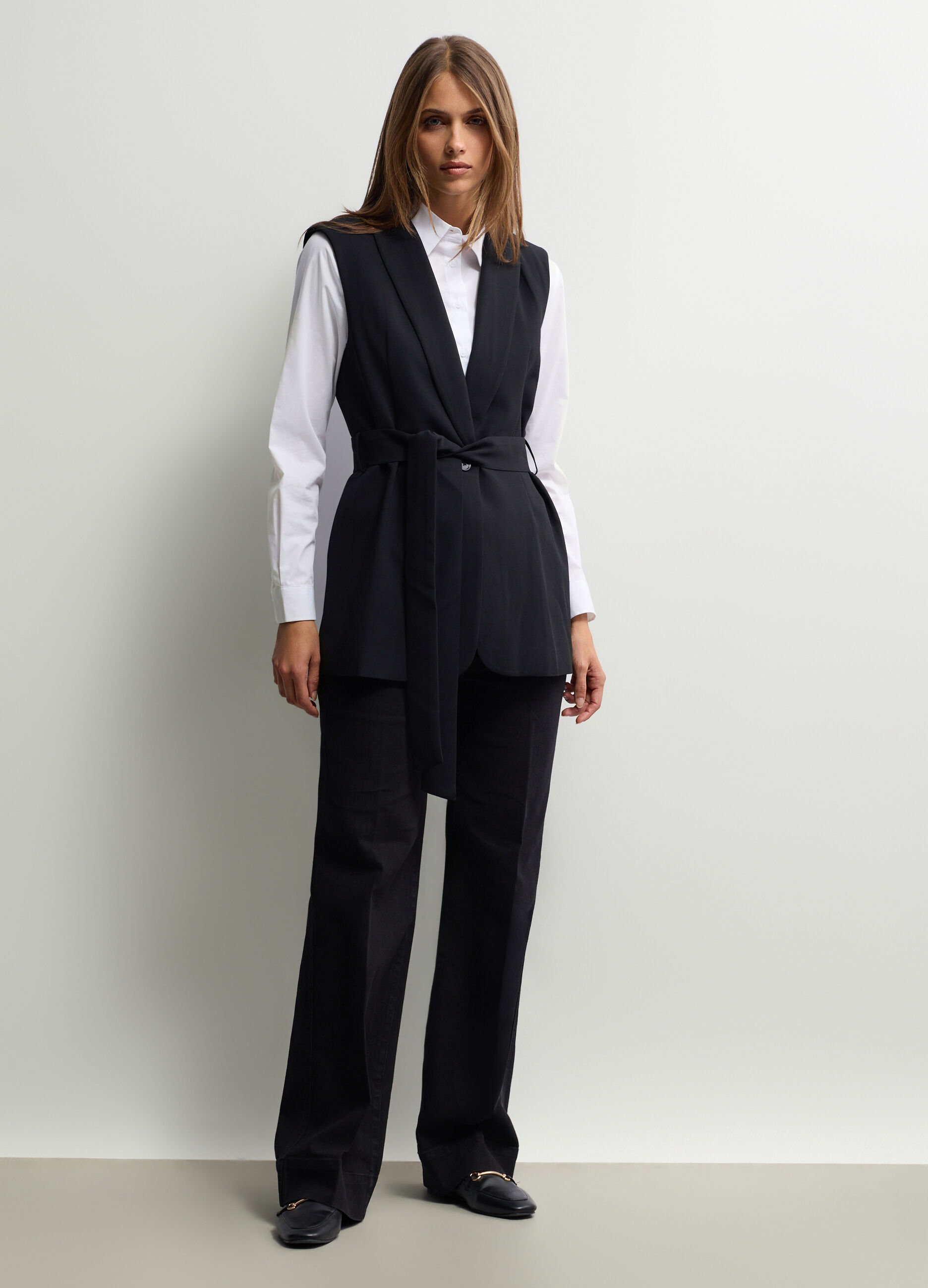 Blazer smanicato con scollo reverse donna_0